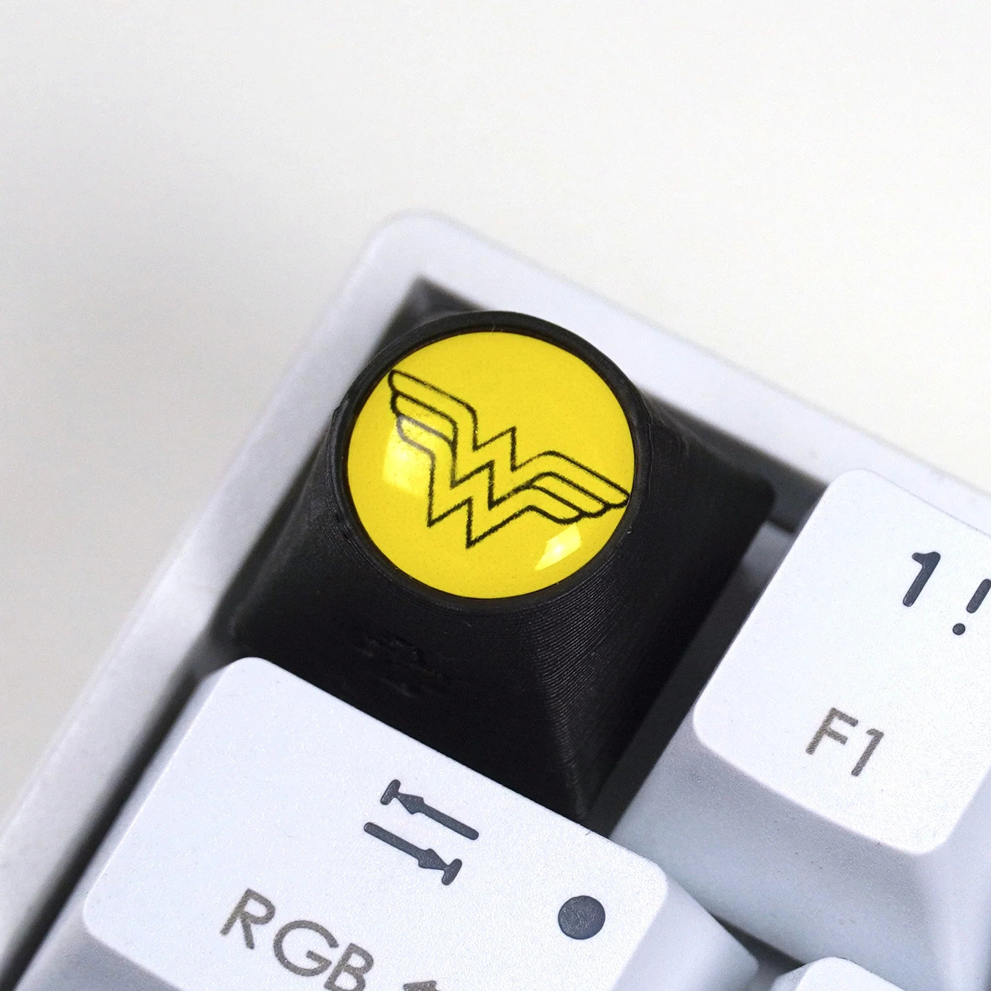 Artisan Wonder SuperHero Keycap