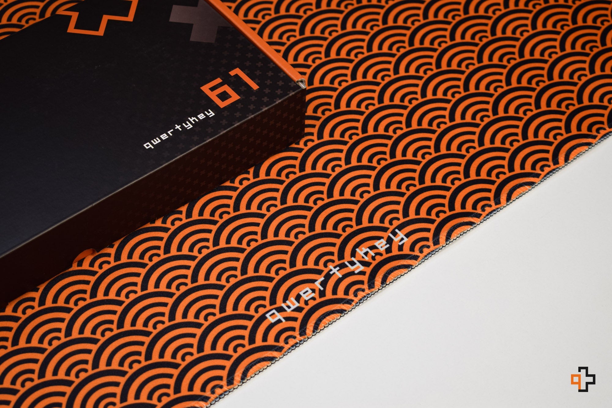 Deskmat Mousepad QwertyKey Orange Waves 4mm stitched edges - QwertyKey