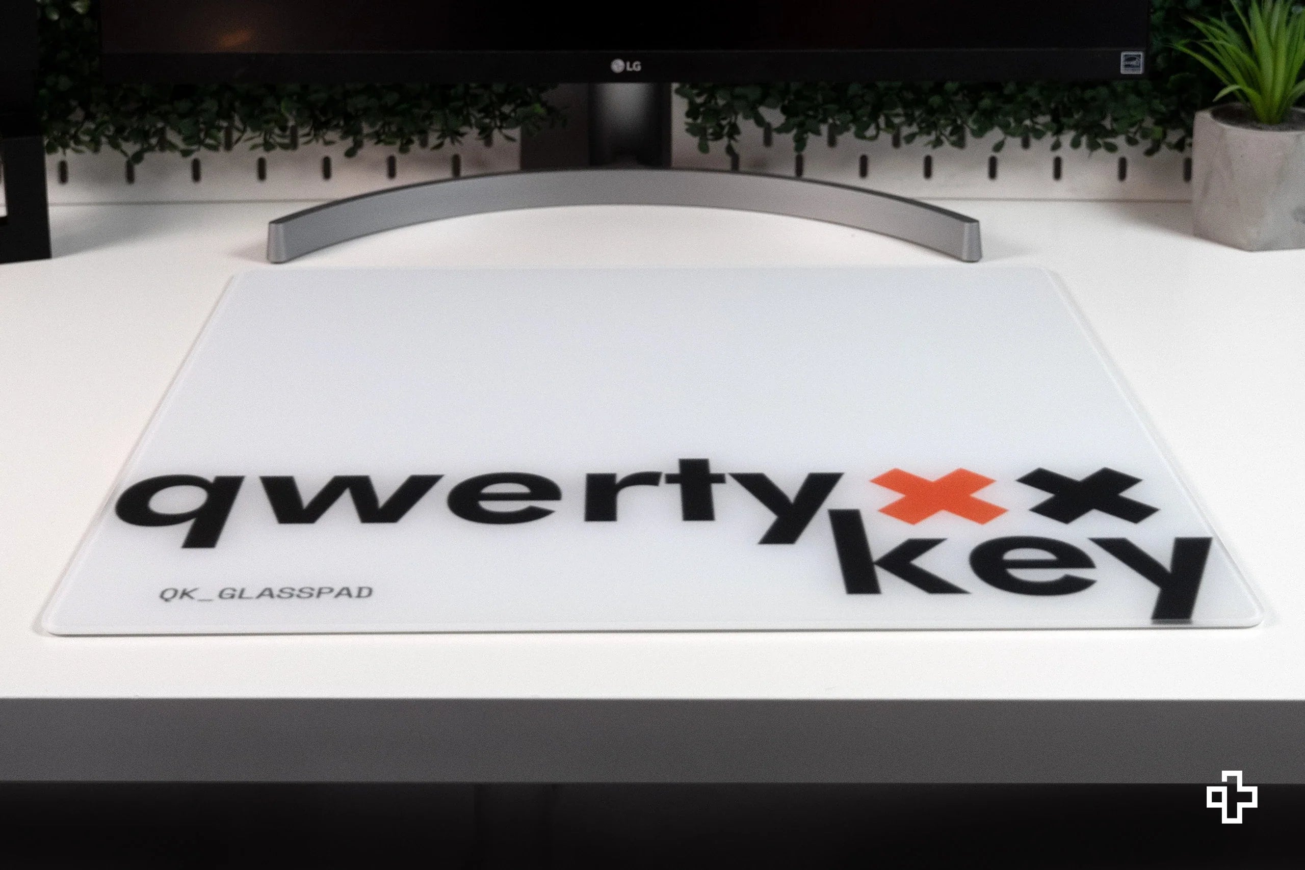 QwertyKey Esports Glass White 3.2mm Anti-Slip TPU Gaming Mousepad