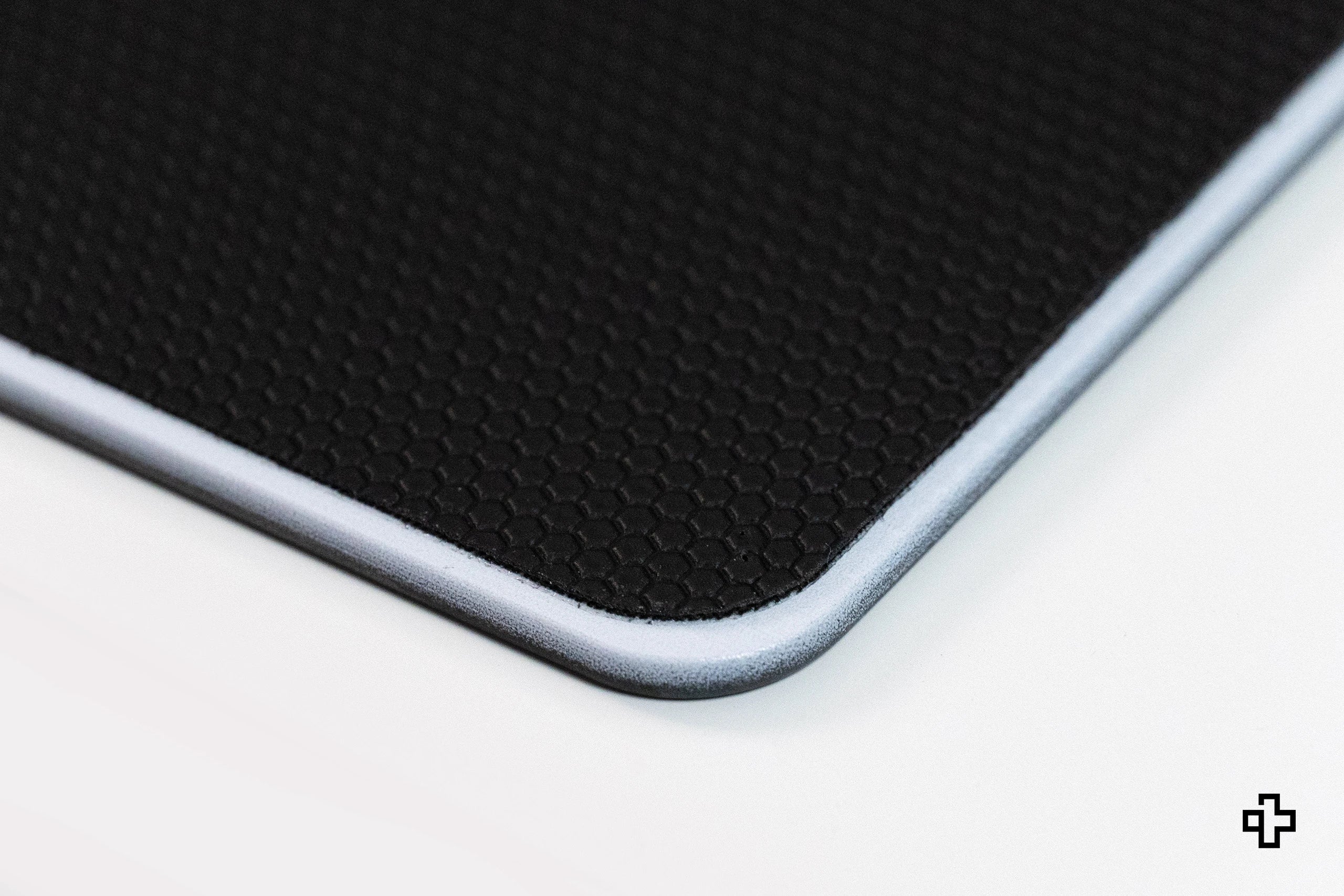 QwertyKey Esports Glass MOMO 3.2mm Anti-Slip TPU Gaming Mousepad