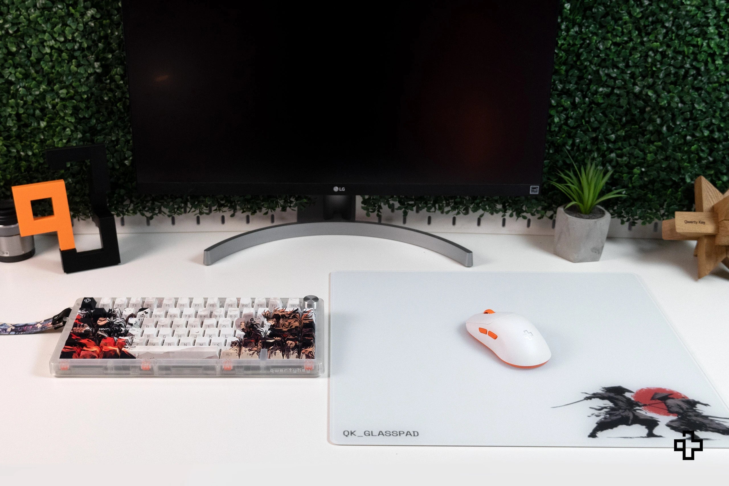 QwertyKey Esports Glass Striker 3.2mm Anti-Slip TPU Gaming Mousepad