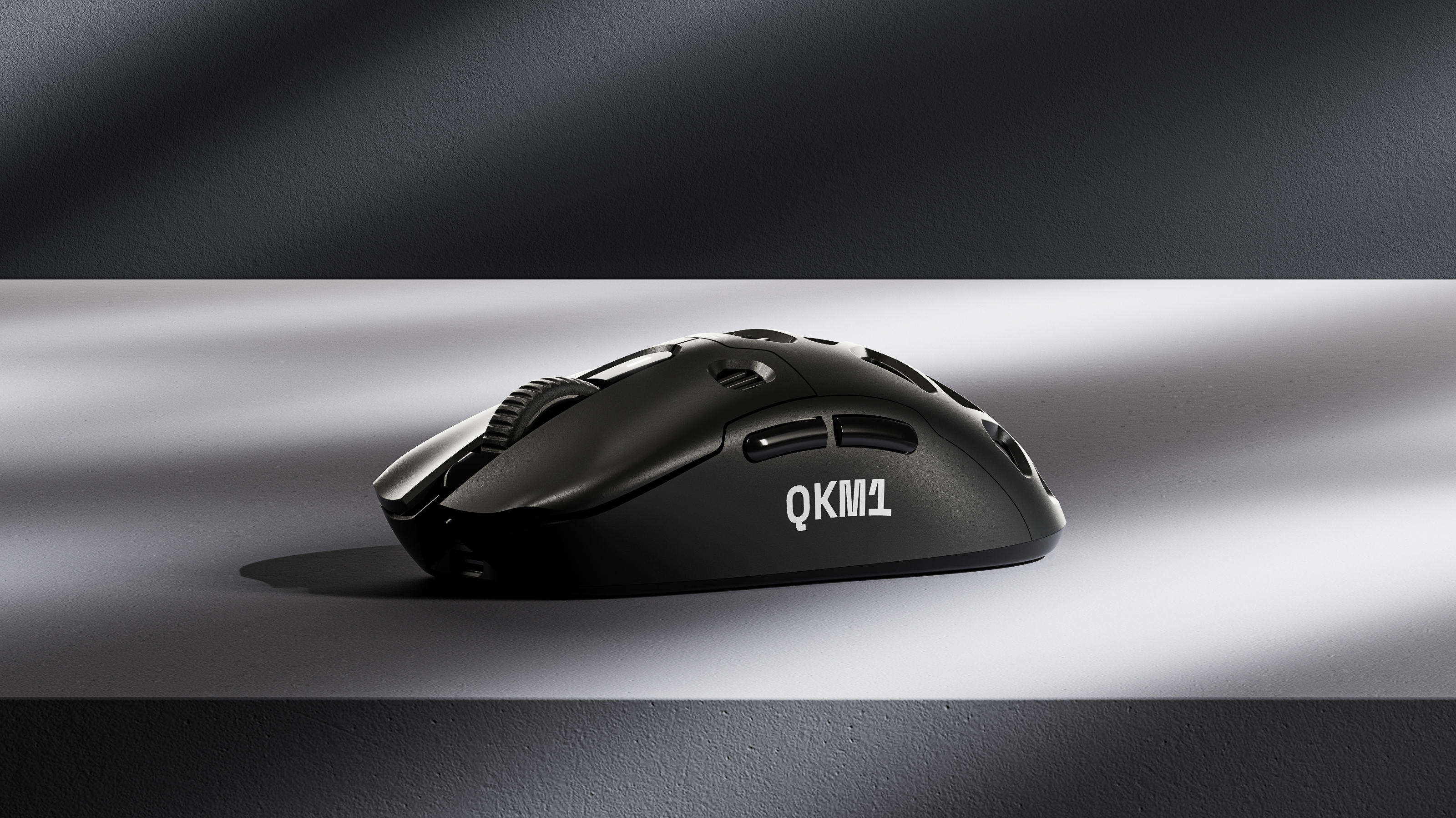 QwertyKey QKM1 Wireless Bluetooth Charging Dock Black Mouse