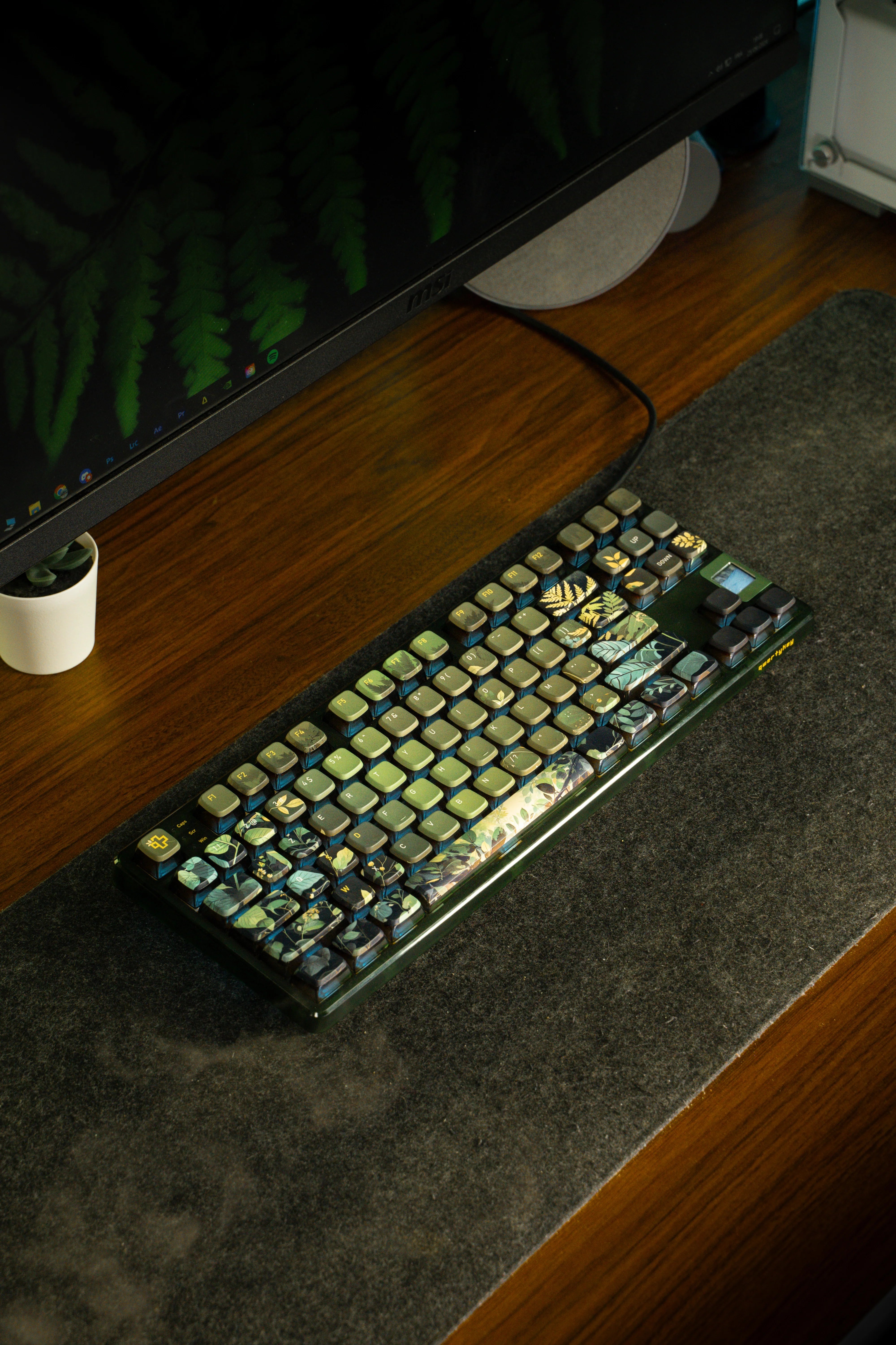 QwertyKey80 Leaf Bluetooth Wireless Hotswap RGB QMK/VIA Gasket Mounted Mechanical Gaming Keyboard with Screen