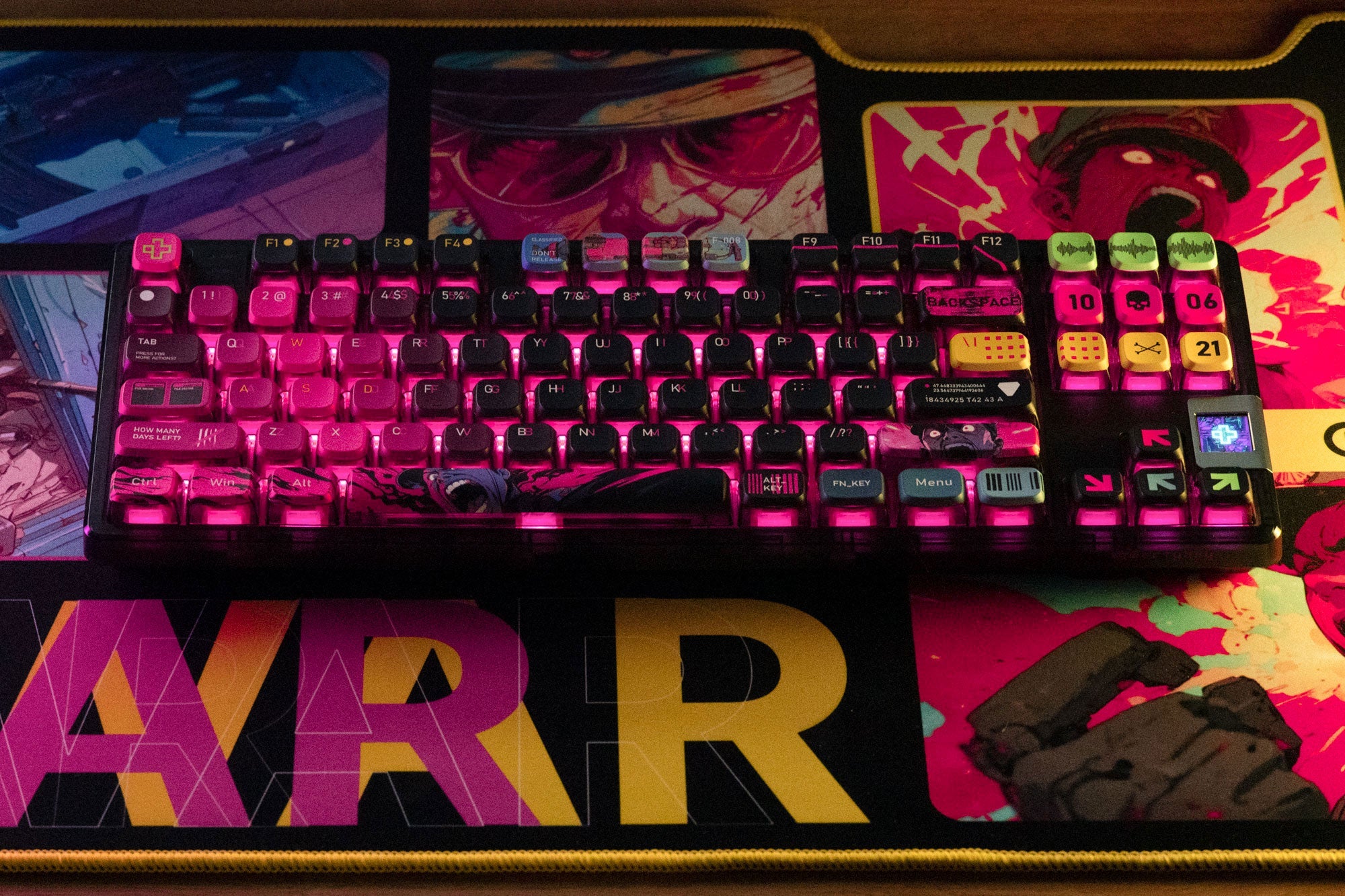 QwertyKey80 War Bluetooth Wireless Hotswap RGB QMK/VIA Gasket Mounted Mechanical Gaming Keyboard with Screen
