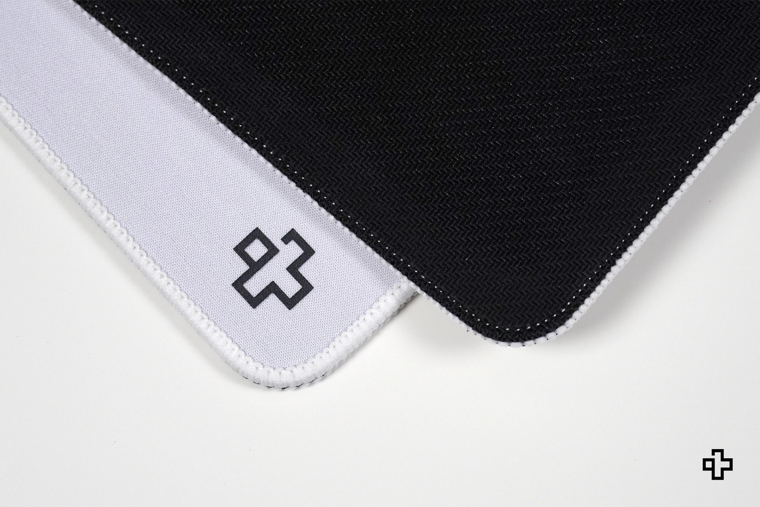 QwertyKey White Classic Plain Deskmat 4mm Stitched Edges