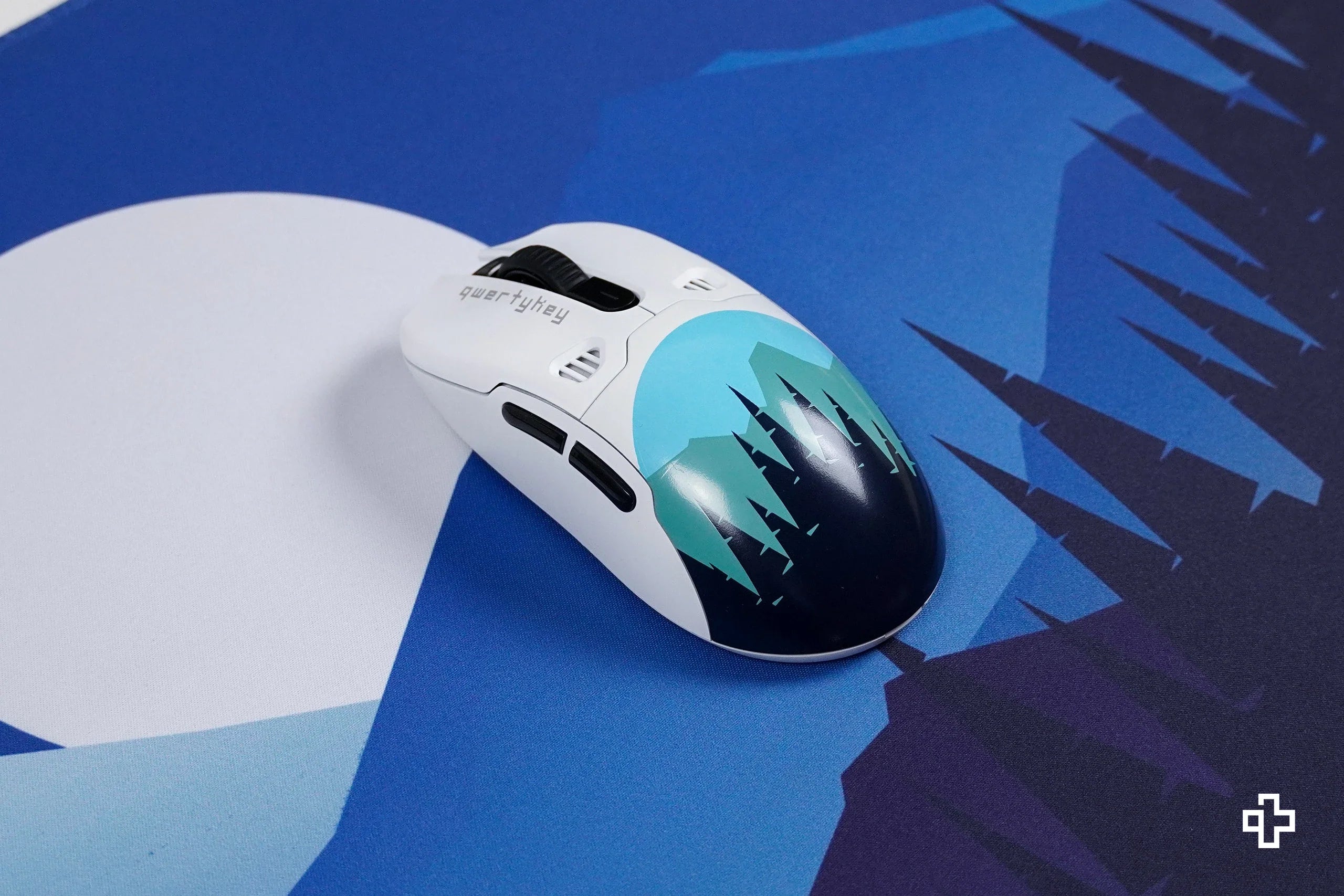 QKM1 Carpathian White Mouse Cover