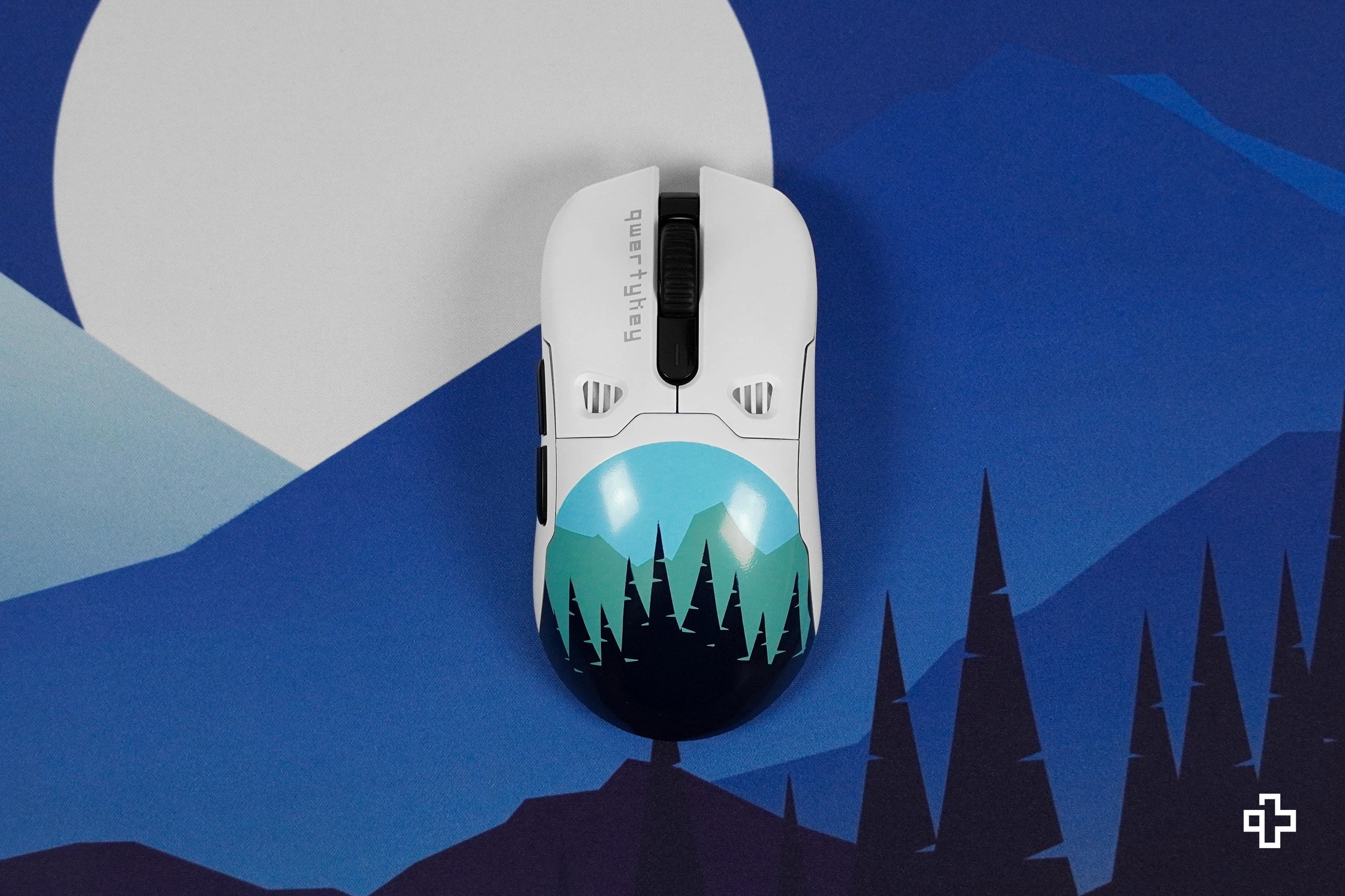 QKM1 Carpathian White Mouse Cover