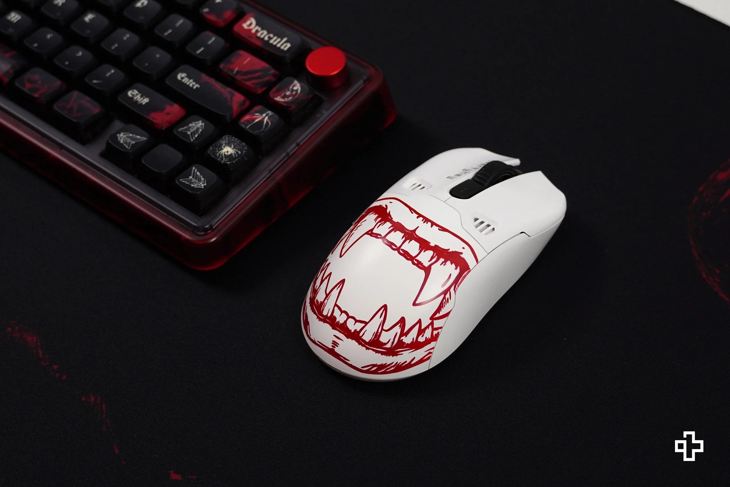 QKM1 Dracula White Mouse Cover