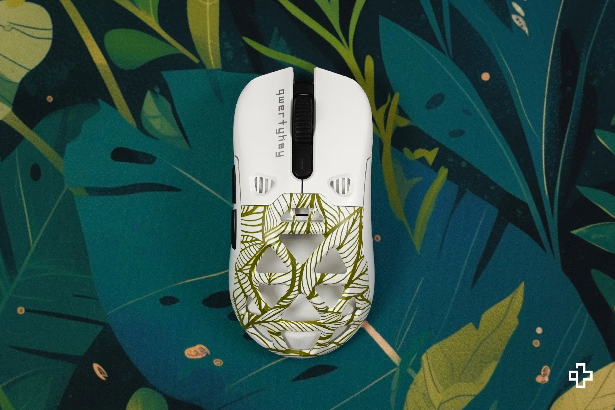 QKM1 Leaf White Mouse Cover