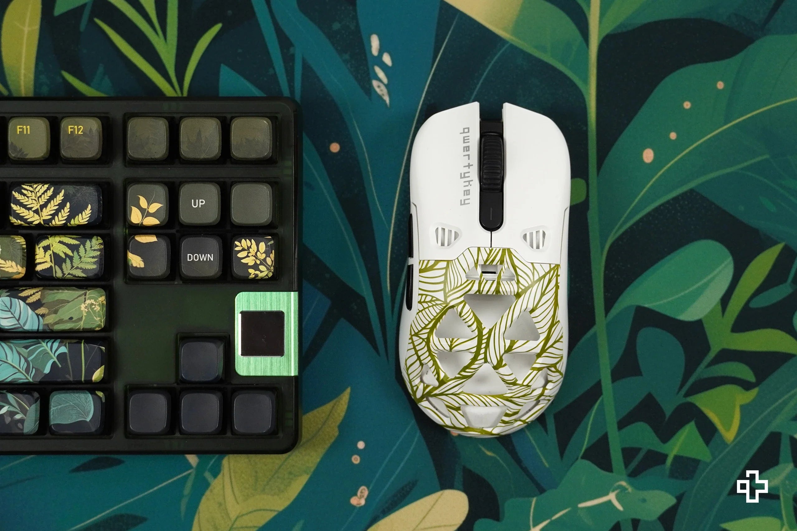 QKM1 Leaf White Mouse Cover