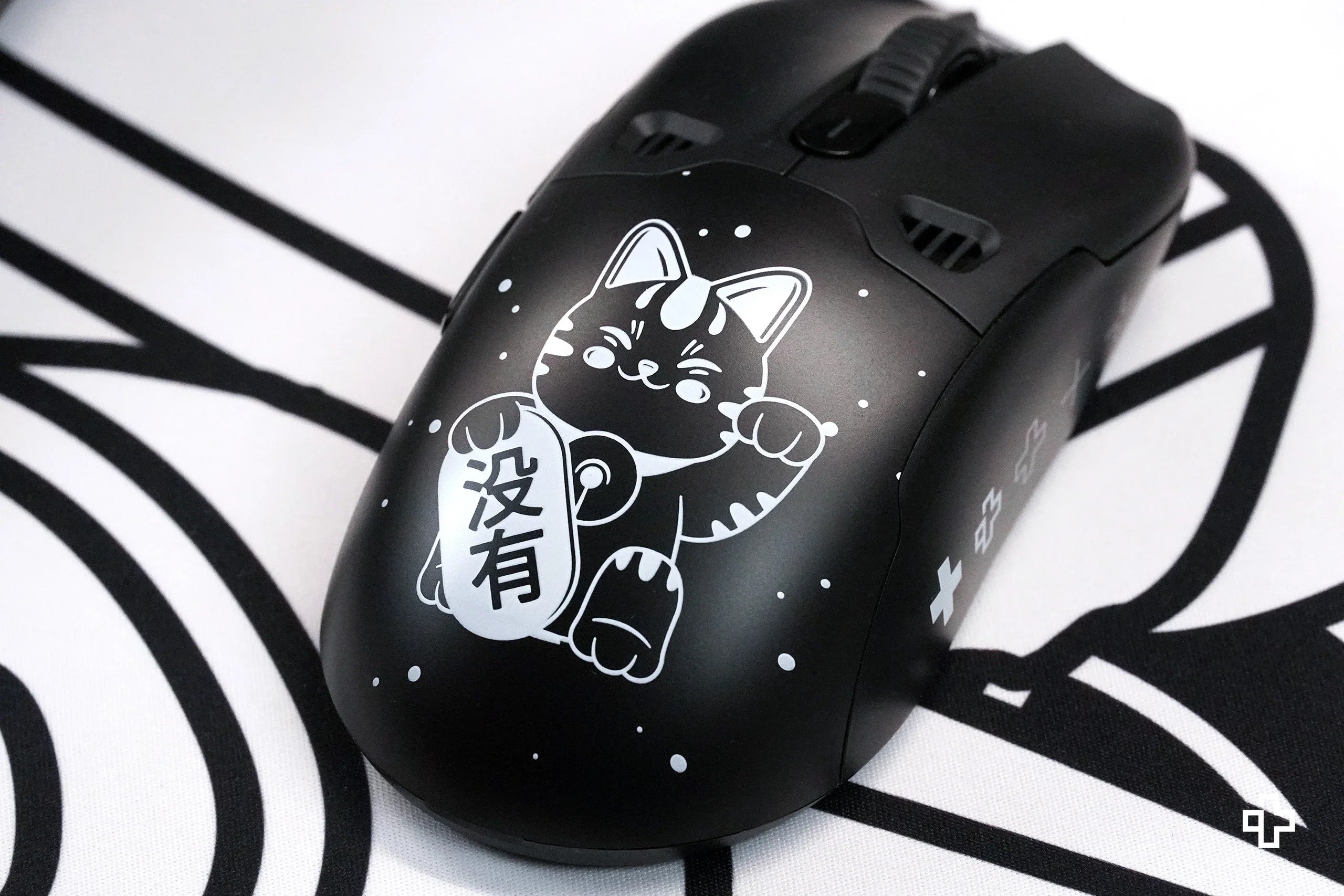 QKM1 MOMO Black Mouse Cover