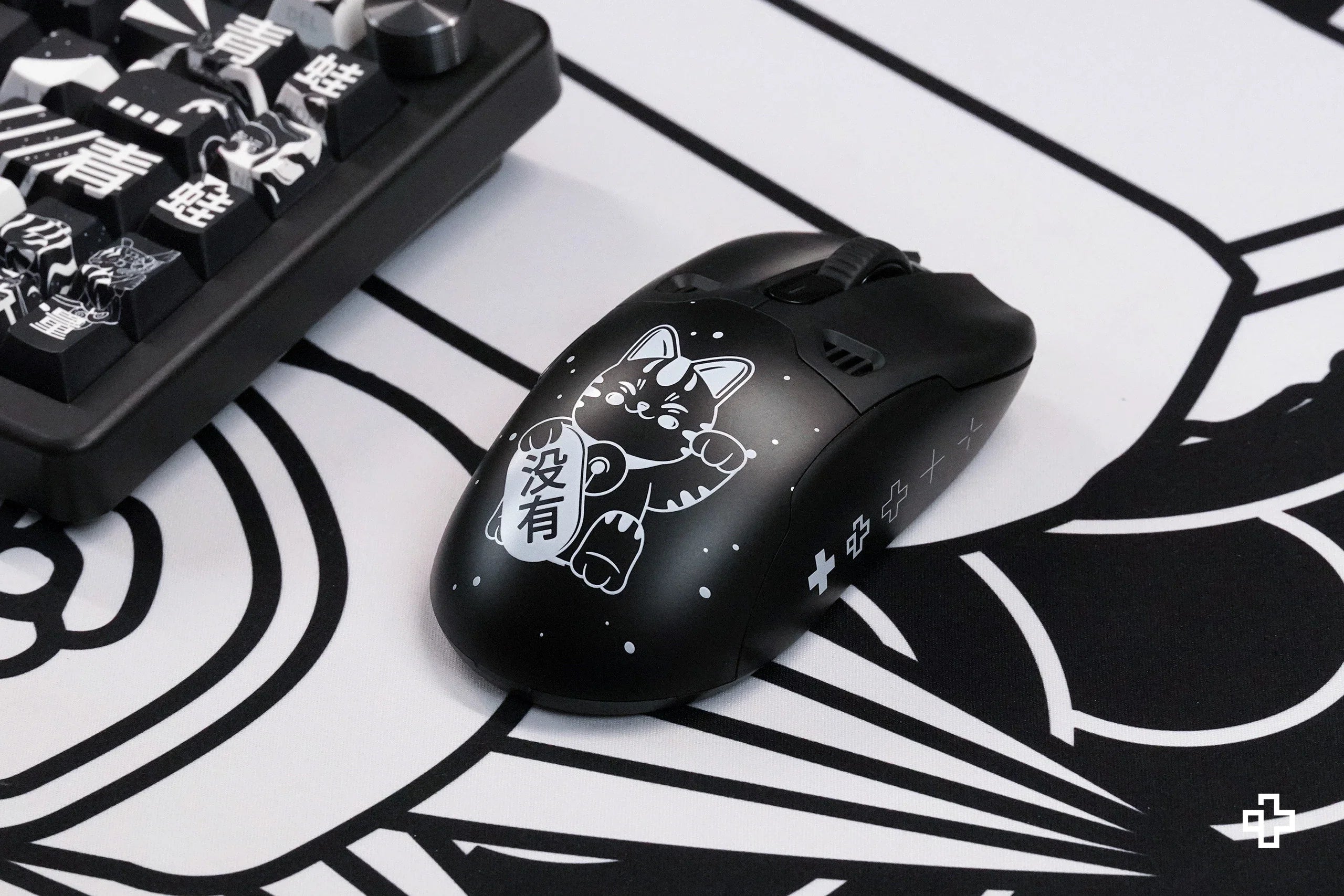 QKM1 MOMO Black Mouse Cover