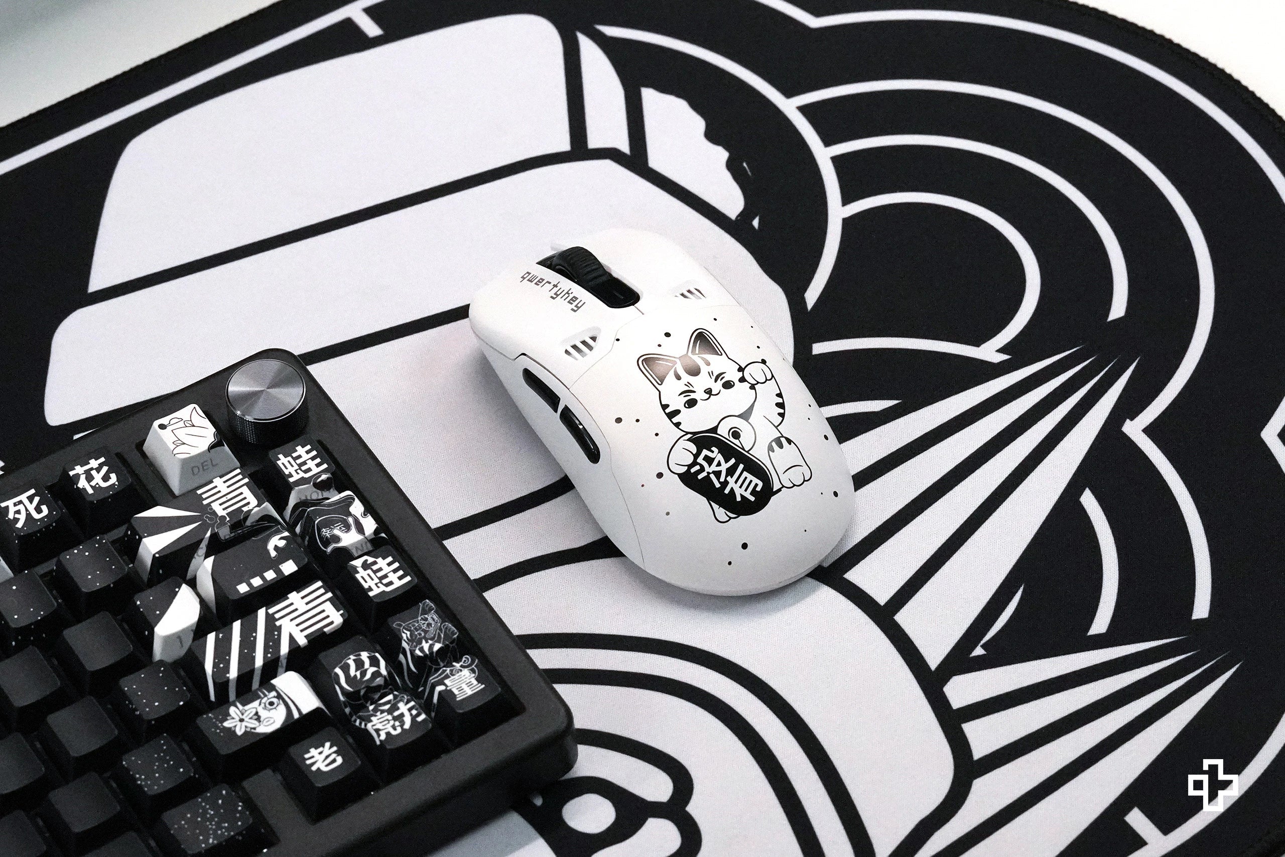 QKM1 MOMO White Mouse Cover