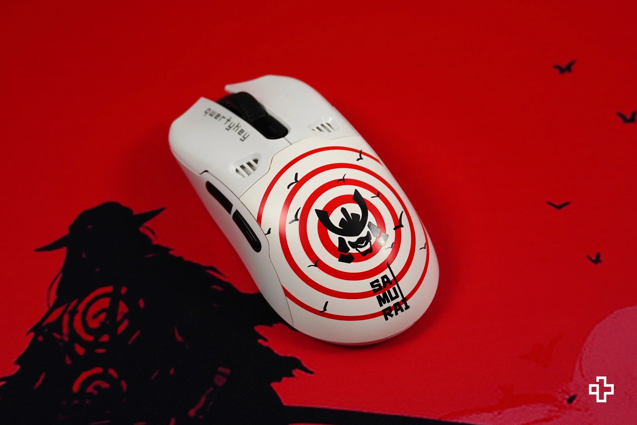 QKM1 Samurai White Mouse Cover