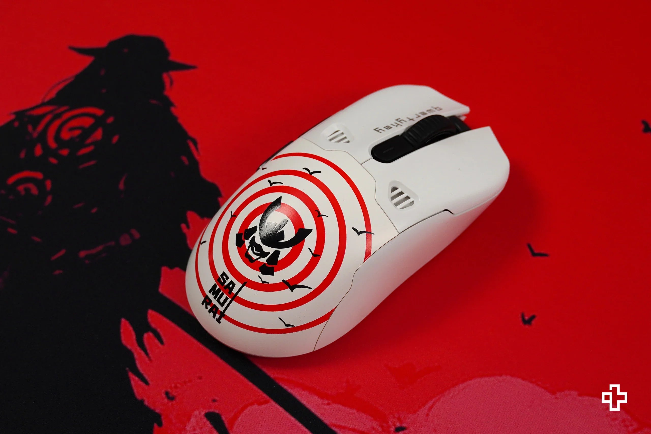 QKM1 Samurai White Mouse Cover