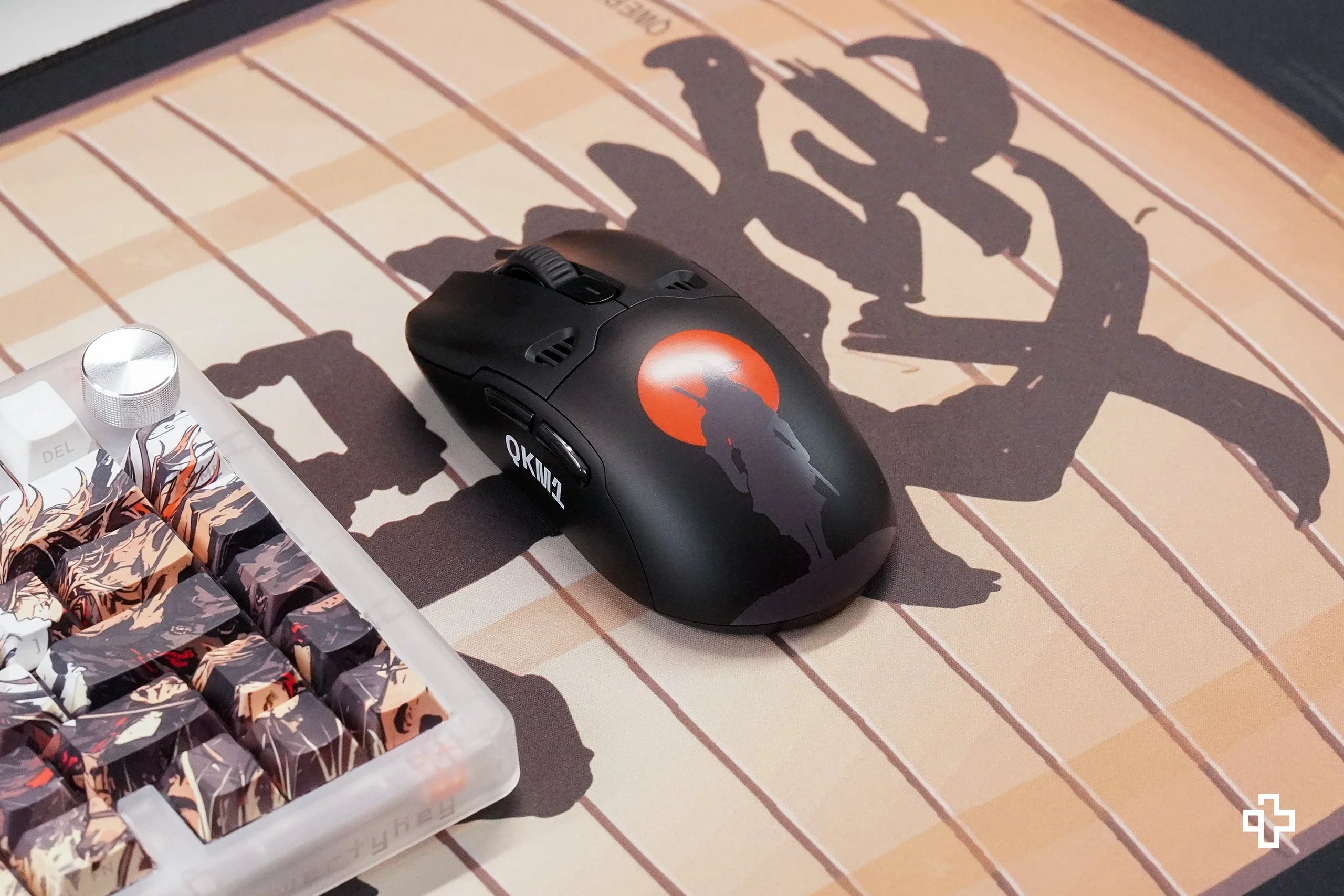 QKM1 Striker Black Mouse Cover