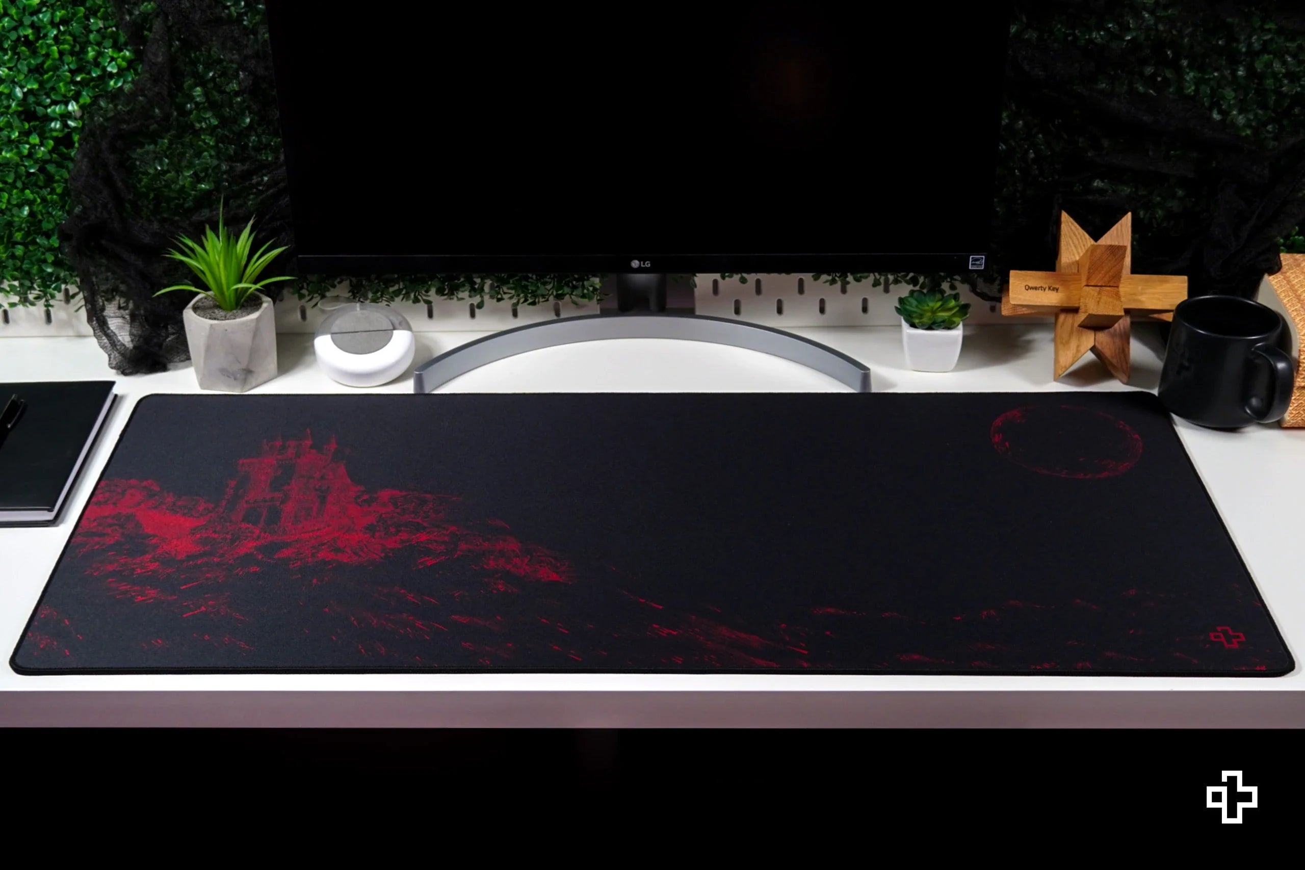 QwertyKey Dracula Deskmat 4mm Stitched Edges