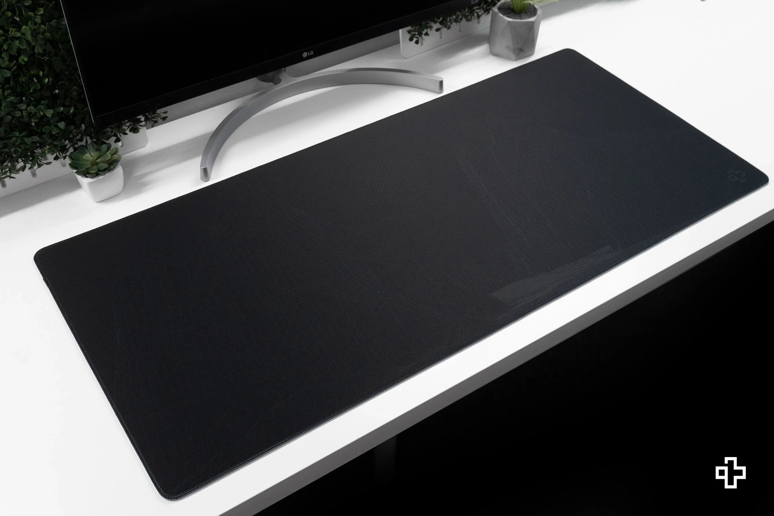 Deskmat Mousepad Flow Dark 4mm Stitched Edges