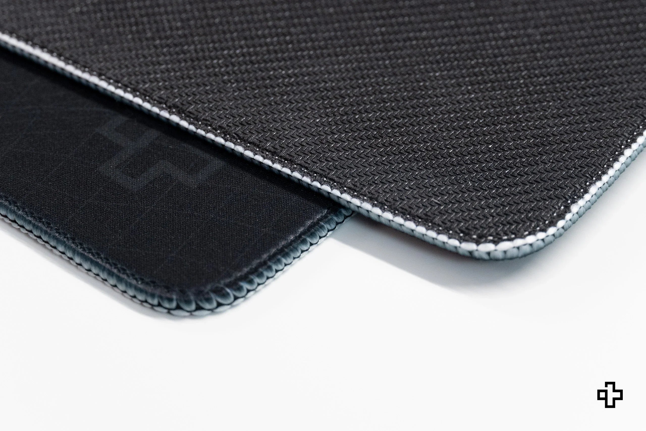 Deskmat Mousepad Flow Dark 4mm Stitched Edges