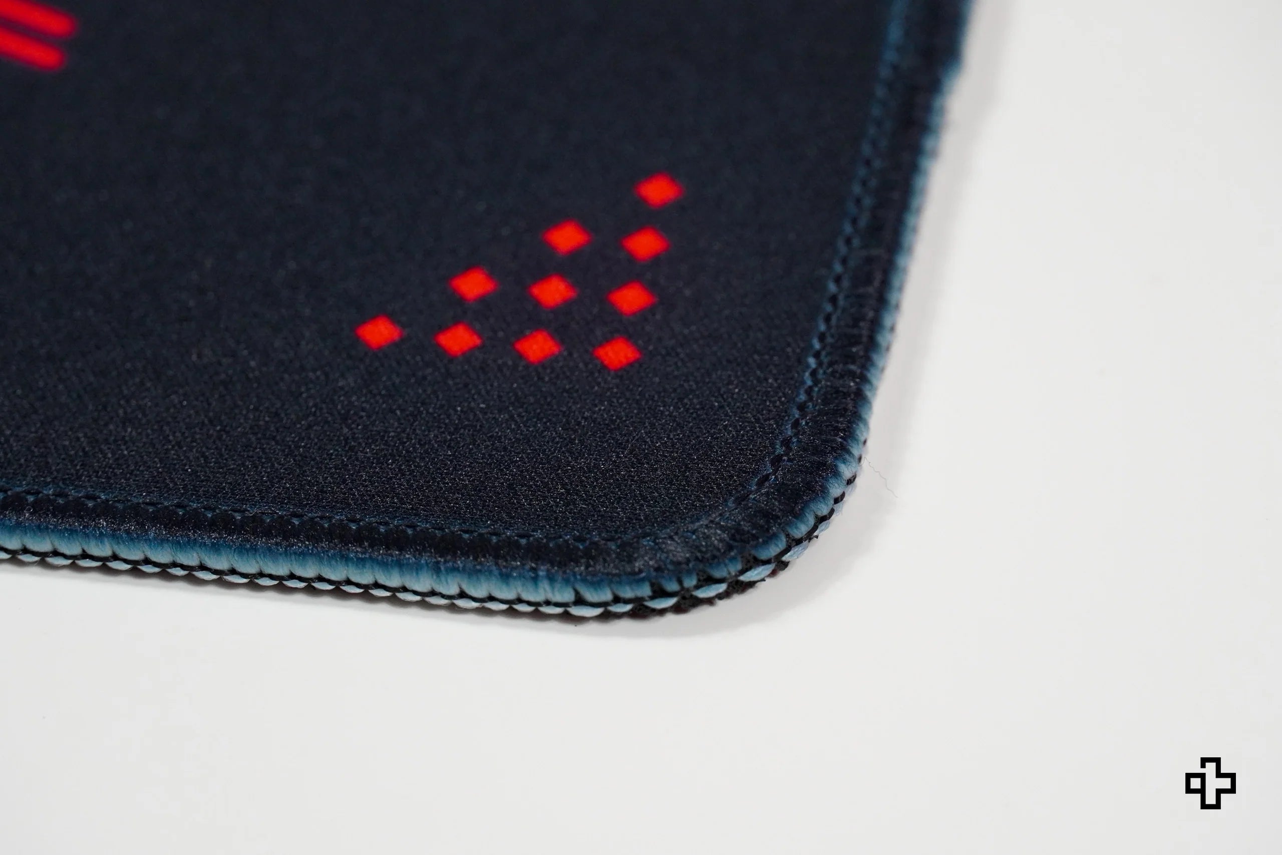 QwertyKey QKM1 Gaming Mousepad 4mm Stitched Edges