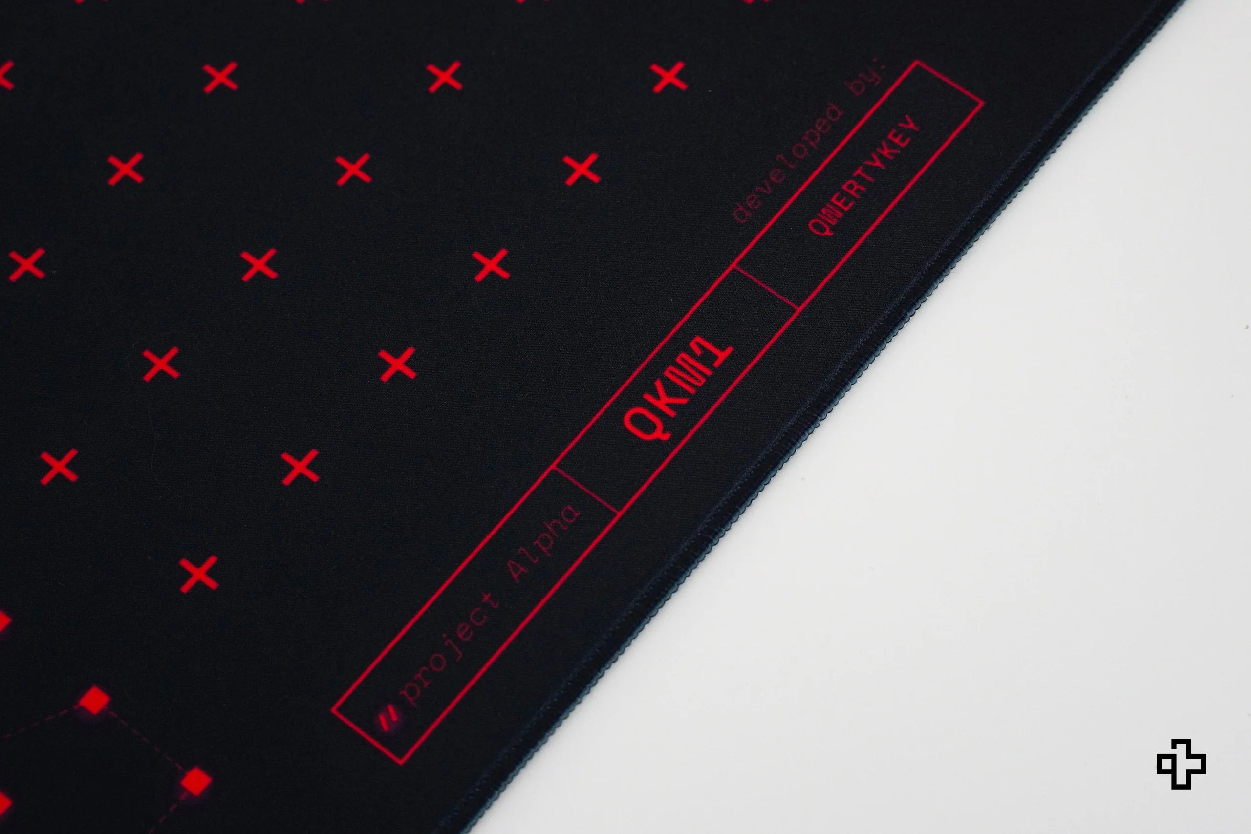 QwertyKey QKM1 Gaming Mousepad 4mm Stitched Edges