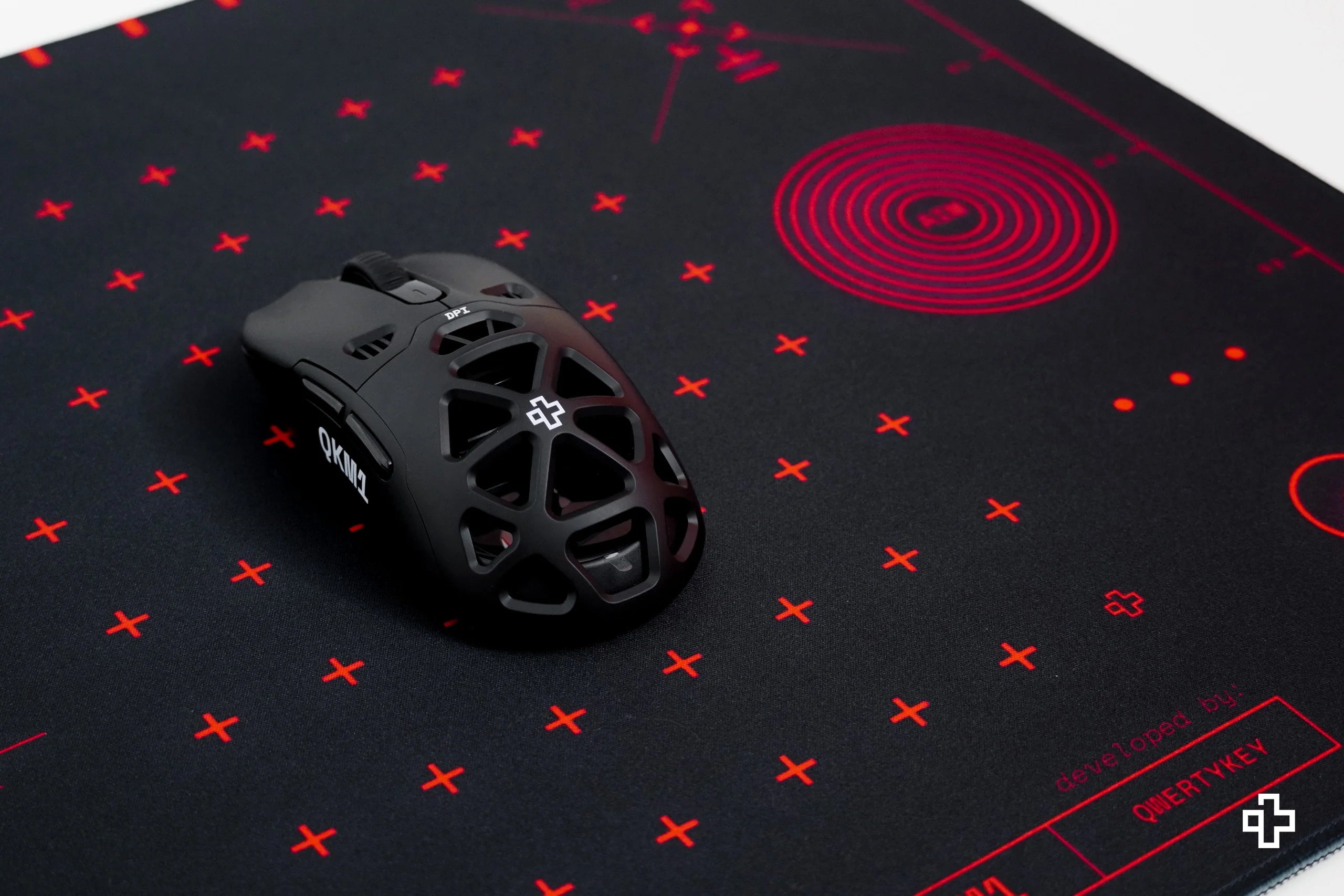 QwertyKey QKM1 Gaming Mousepad 4mm Stitched Edges
