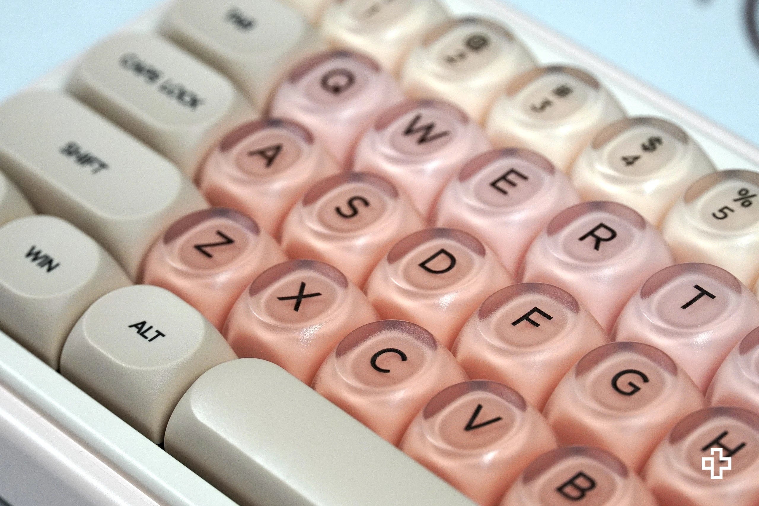 QwertyKey Peach Cream HOA Profile Keycap Set