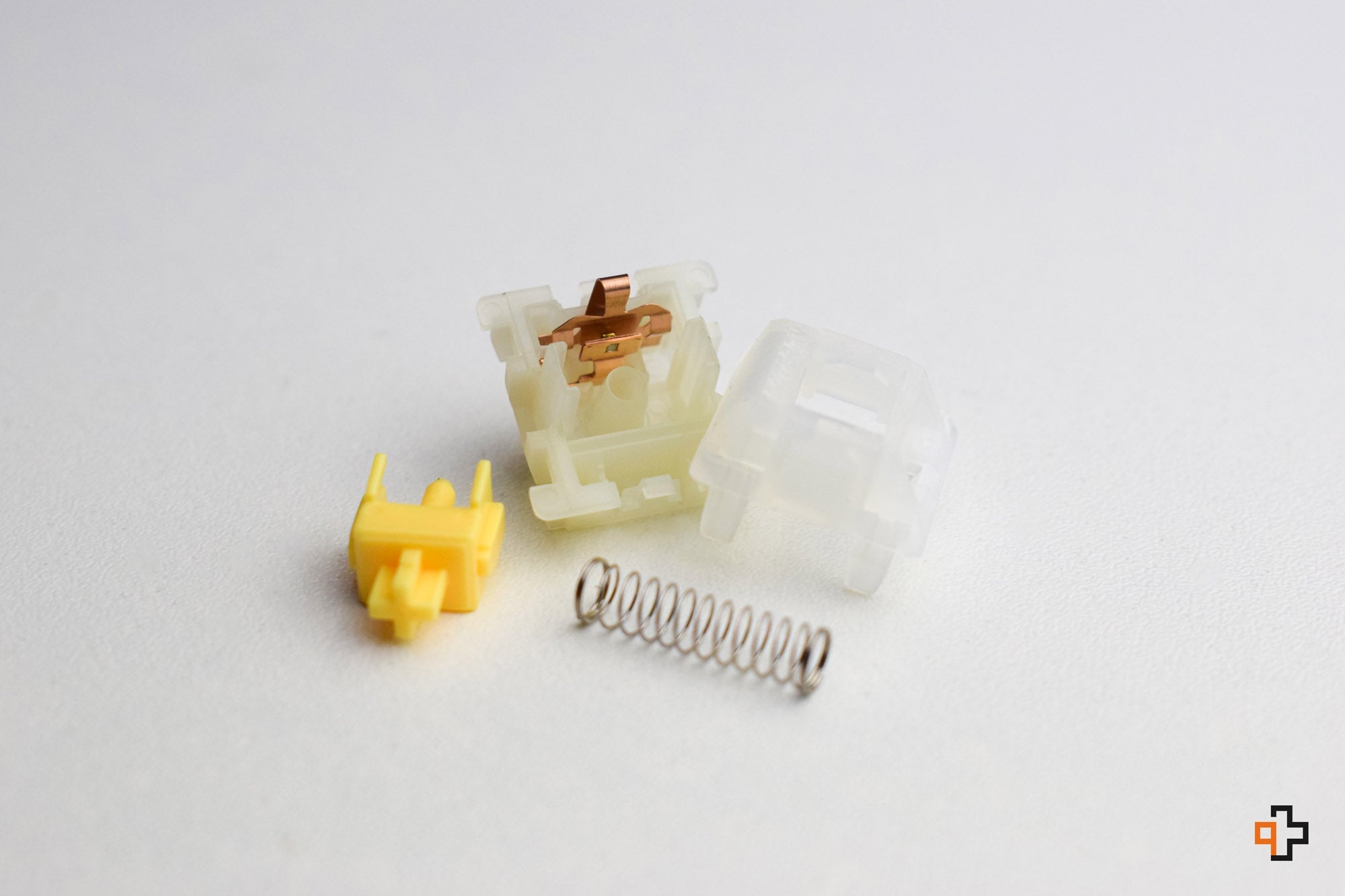 Switches Gateron Milky Yellow - QwertyKey