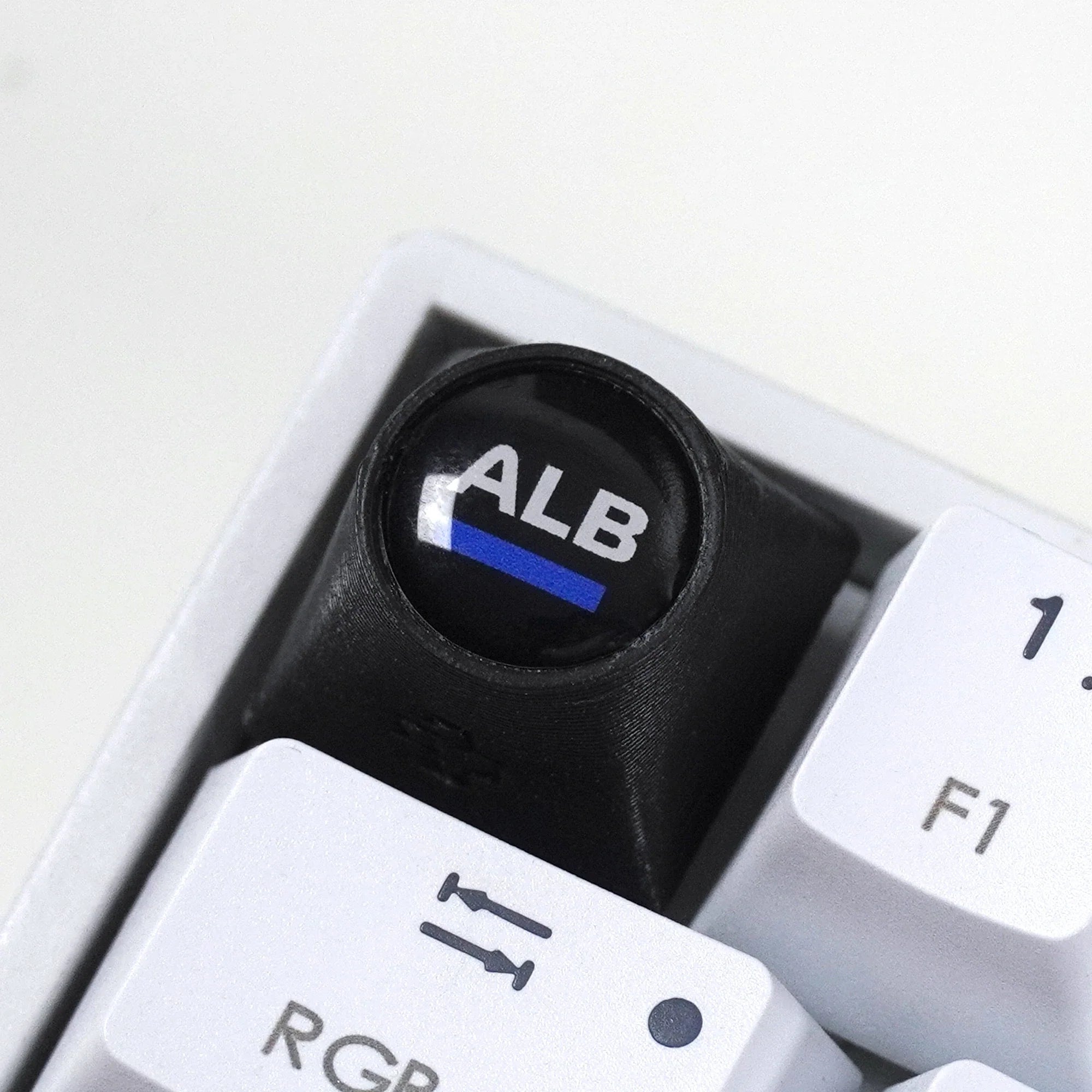 Artisan F1 - White + NR. 23 Keycap