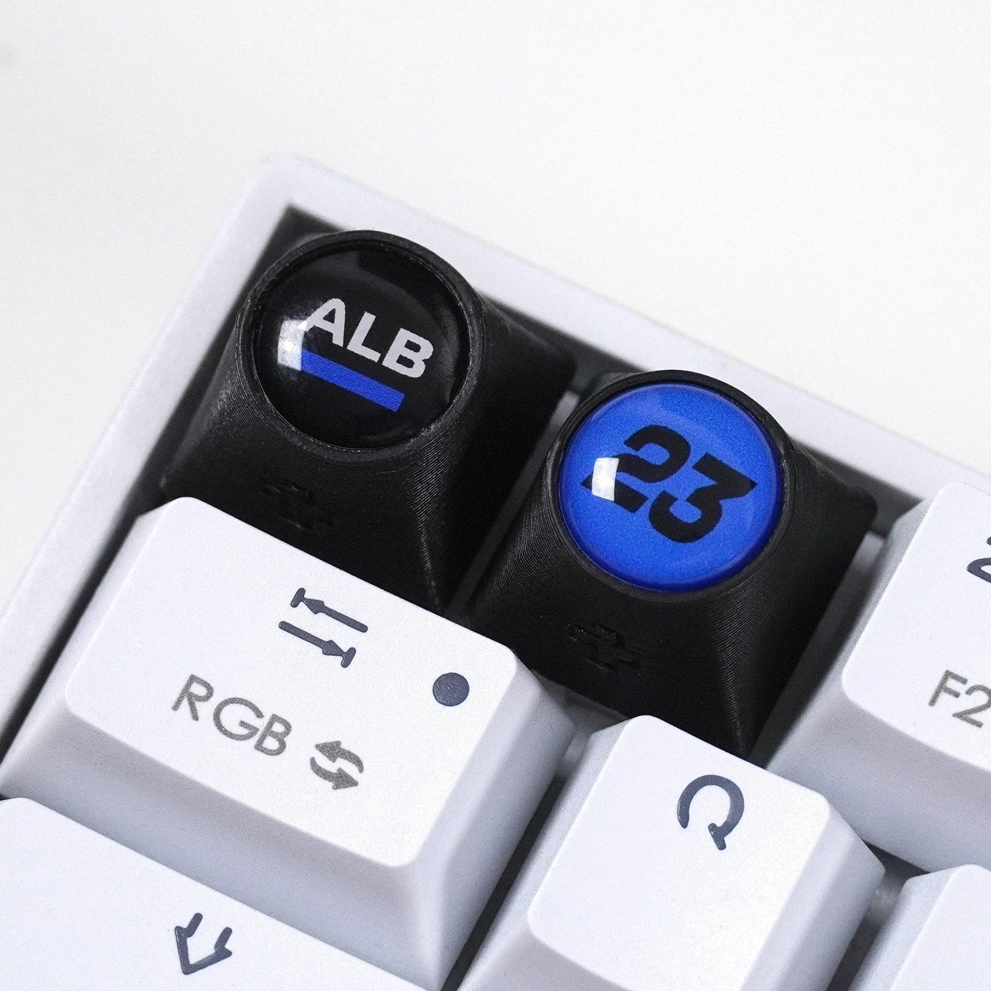Artisan F1 - White + NR. 23 Keycap