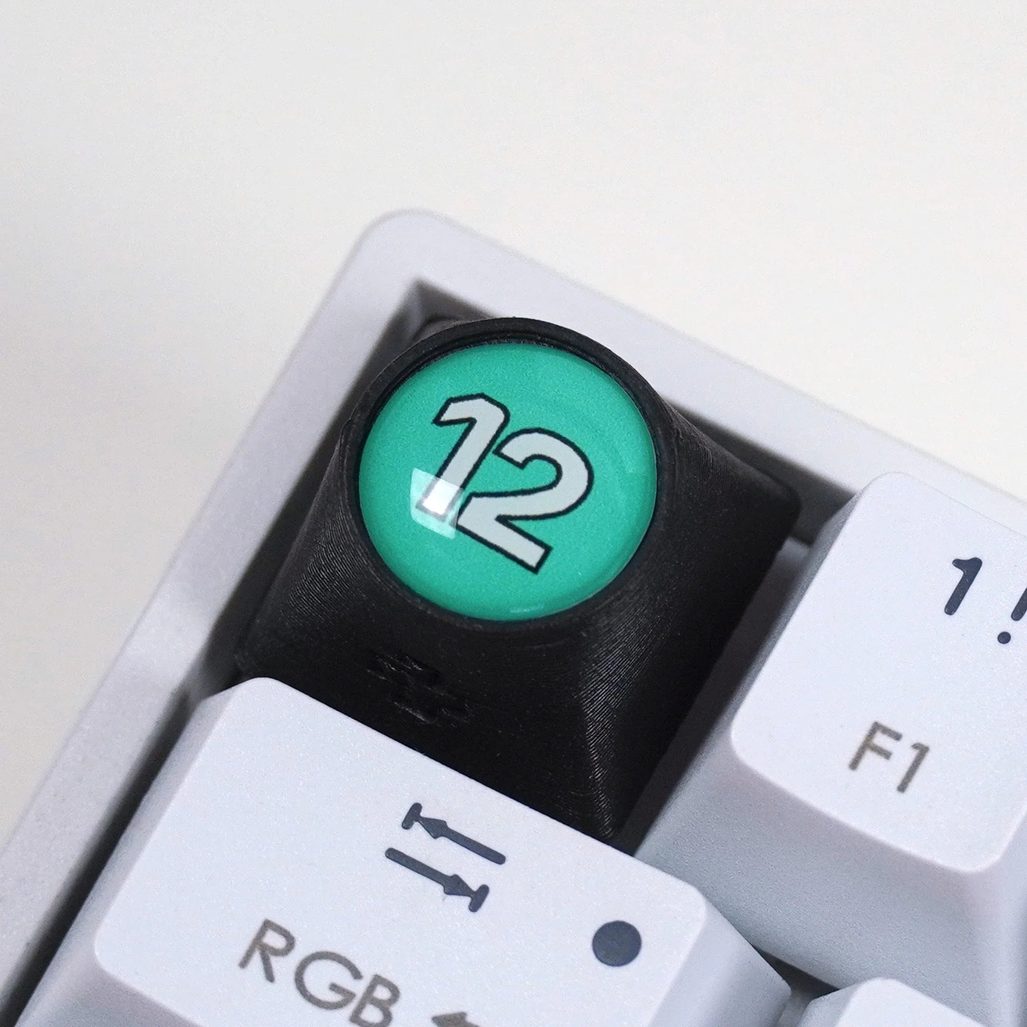 Artisan F1 - ANT + NR. 12 Keycap