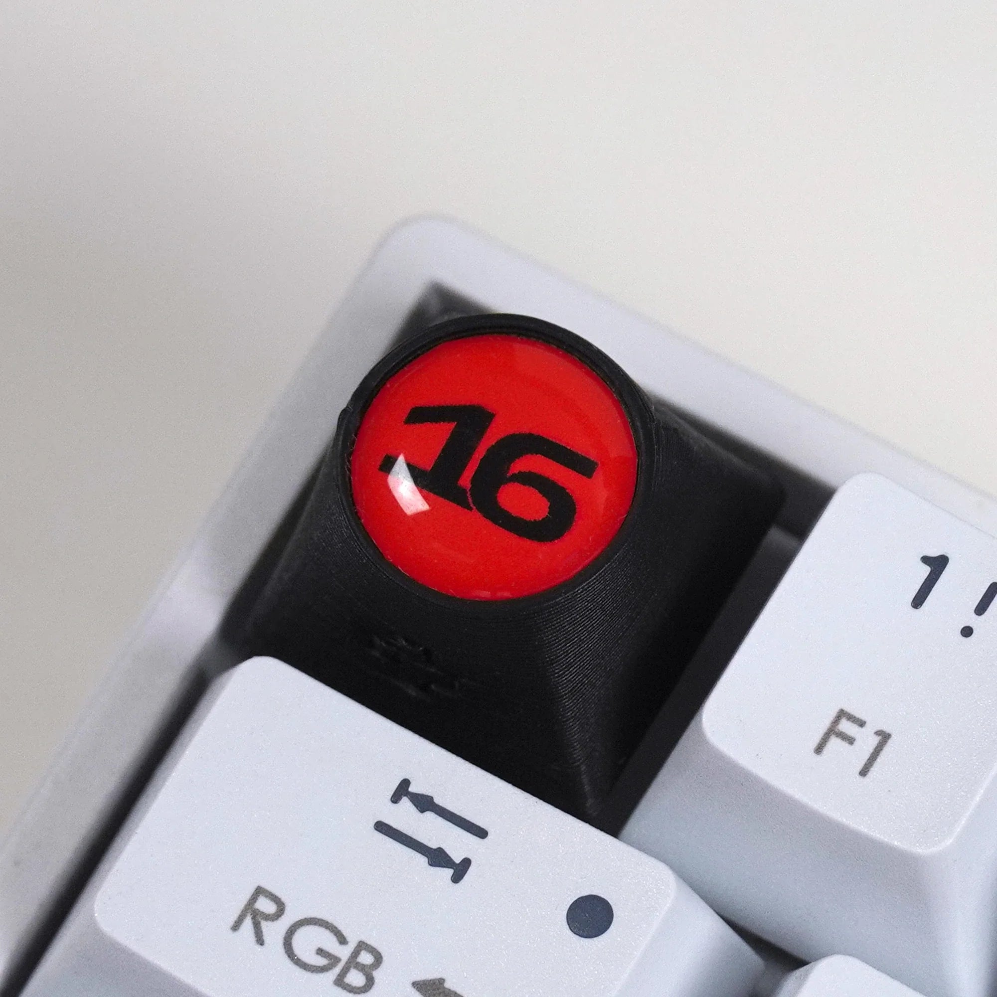 Artisan F1 - LEC + NR. 16 Keycap