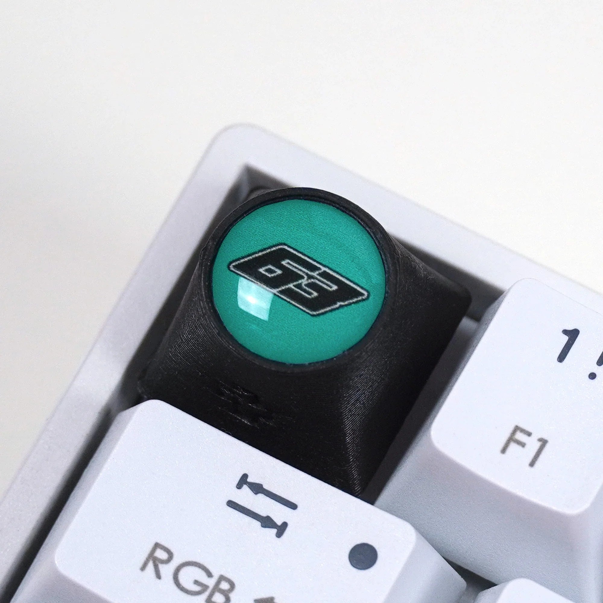 Artisan F1 - RUS + NR. 63 Keycap