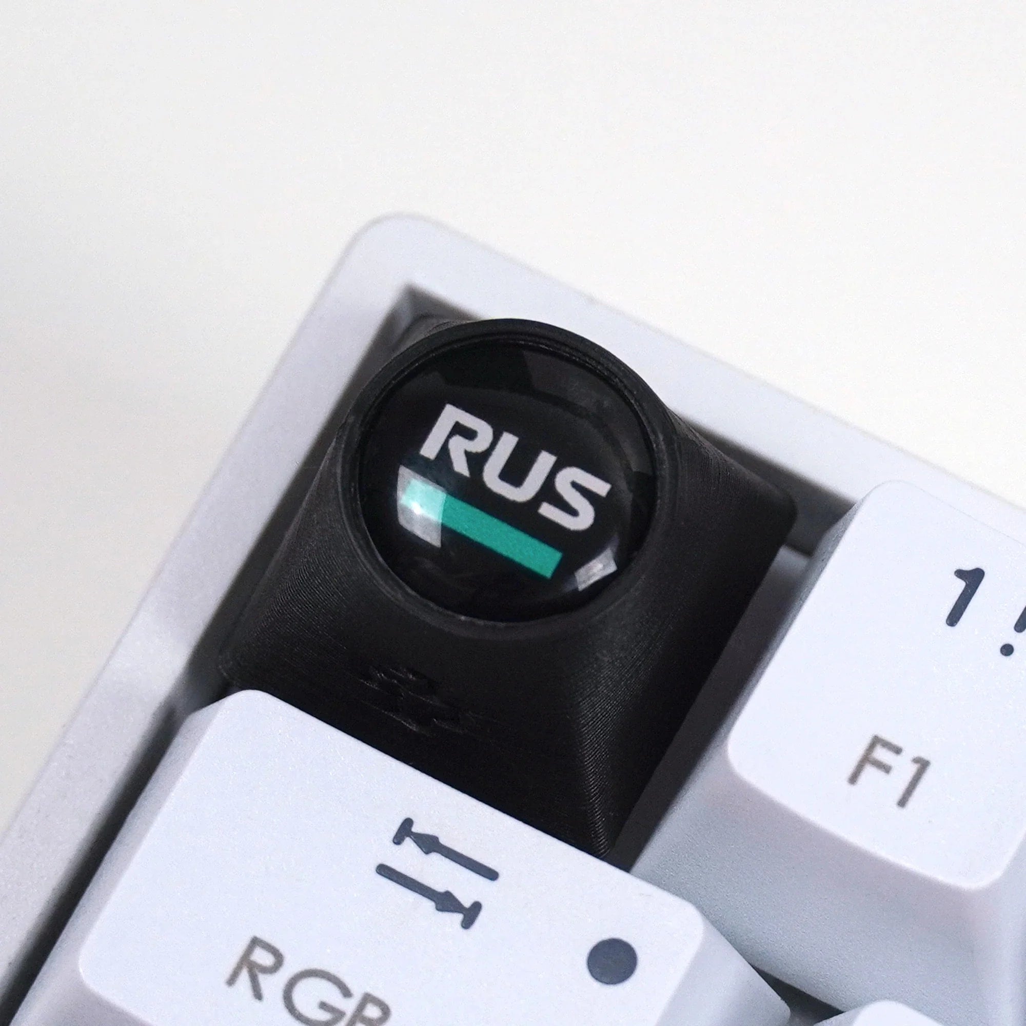 Artisan F1 - RUS + NR. 63 Keycap