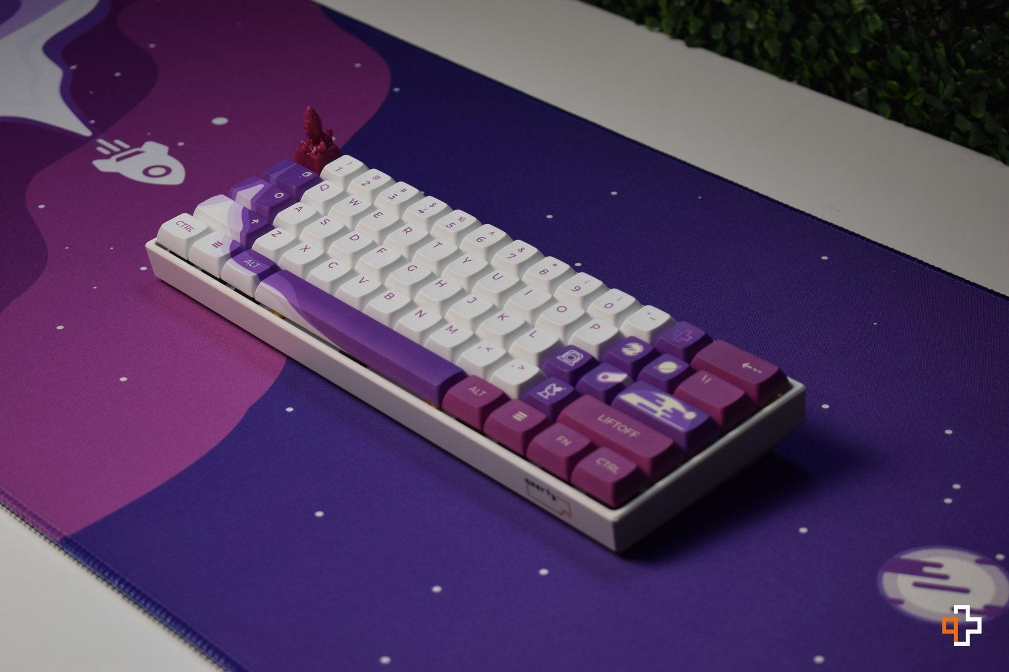 Deskmat Mousepad QwertyKey LiftOff 4mm stitched edges - QwertyKey