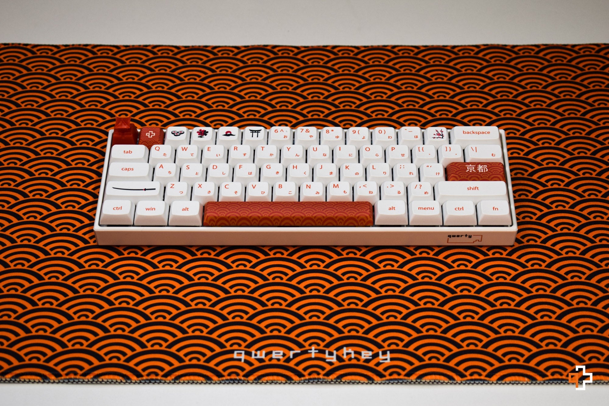 Deskmat Mousepad QwertyKey Orange Waves 4mm stitched edges - QwertyKey