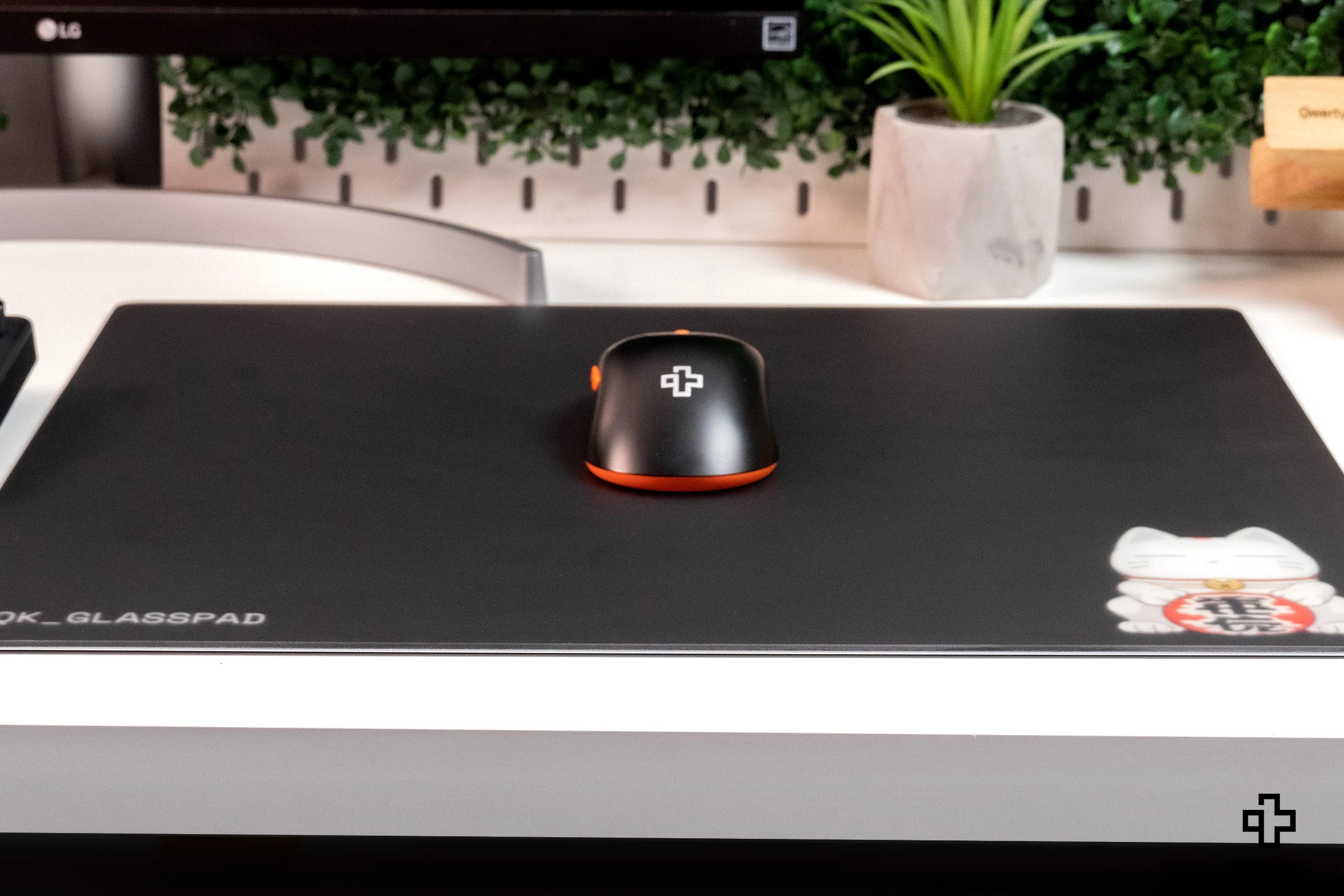 QwertyKey Esports Glass MOMO 3.2mm Anti-Slip TPU Gaming Mousepad