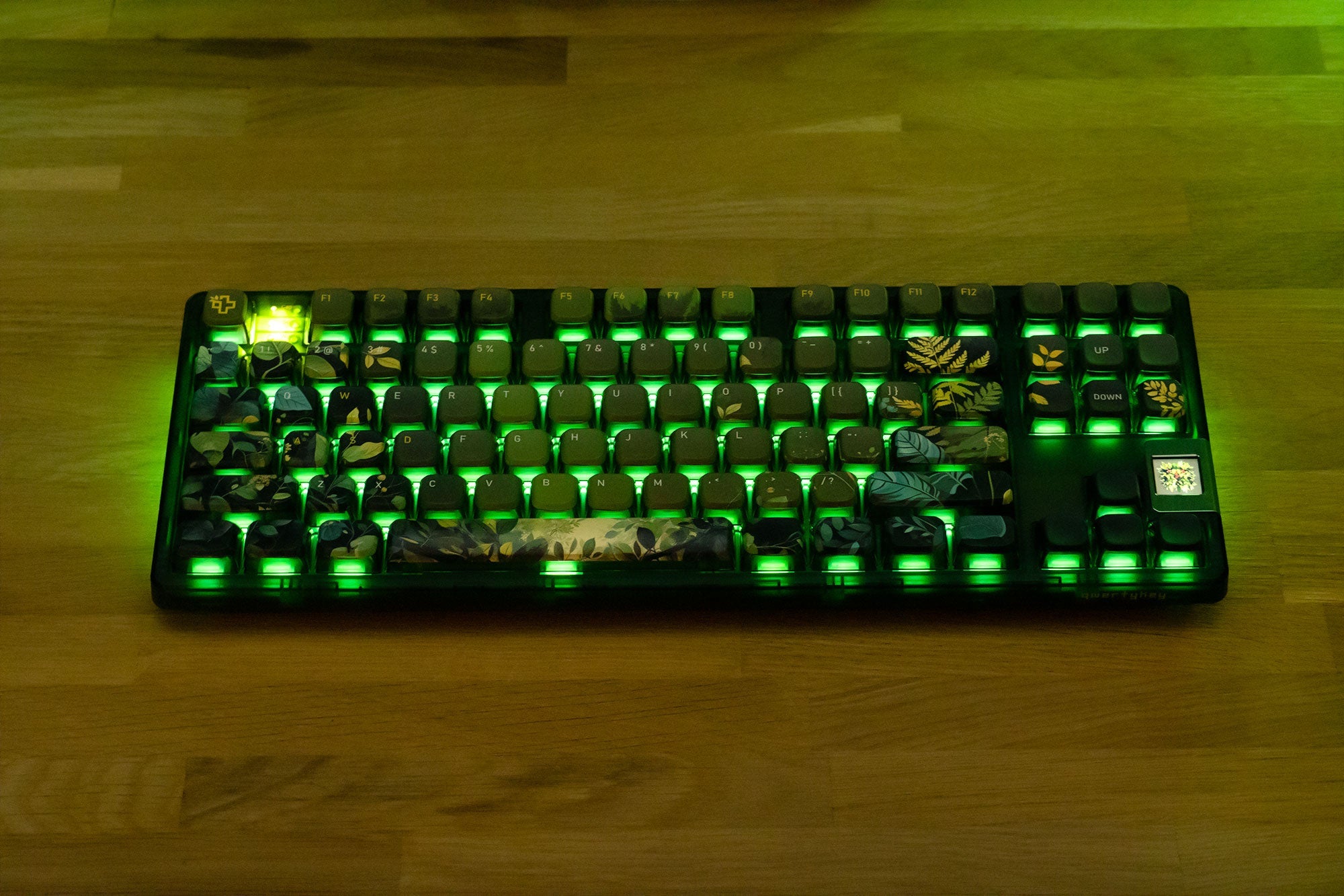 QwertyKey80 Leaf Bluetooth Wireless Hotswap RGB QMK/VIA Gasket Mounted Mechanical Gaming Keyboard with Screen