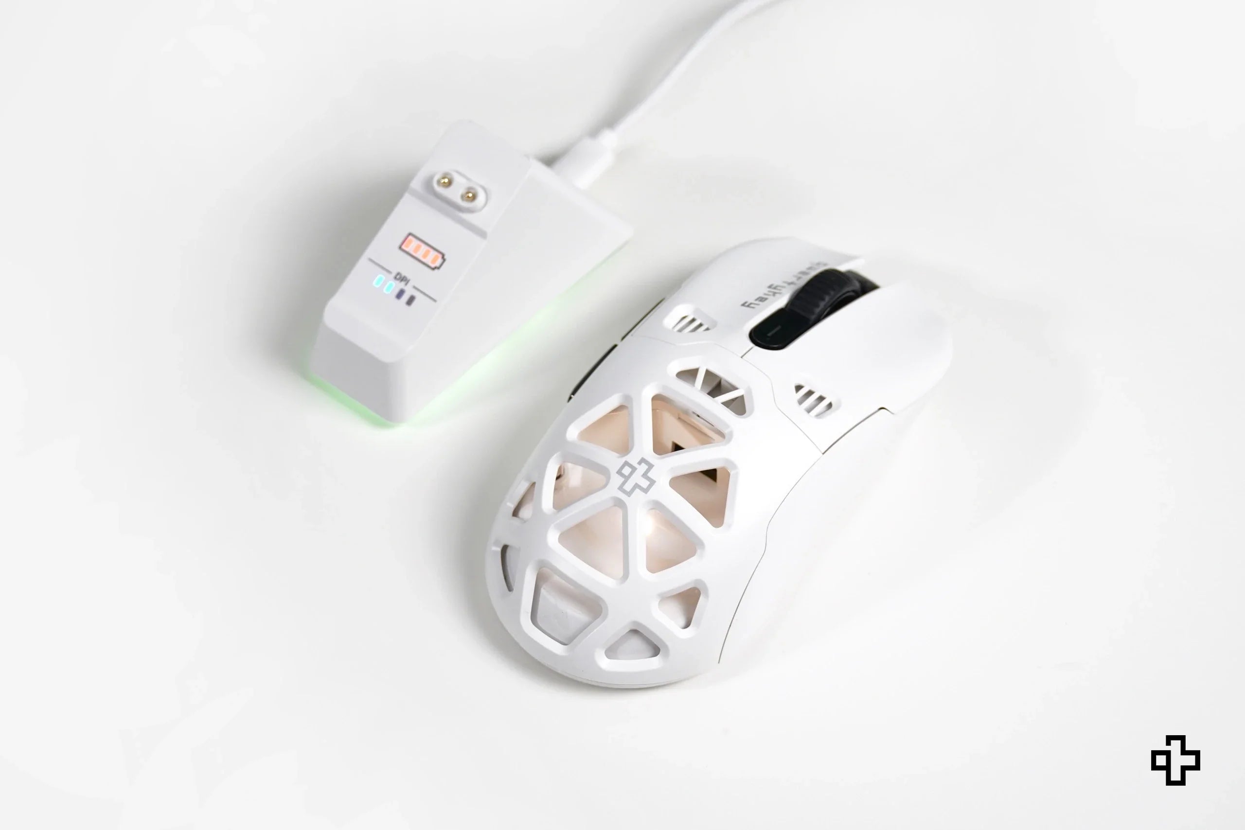 QwertyKey QKM1 White Wireless Bluetooth Charging Dock Mouse