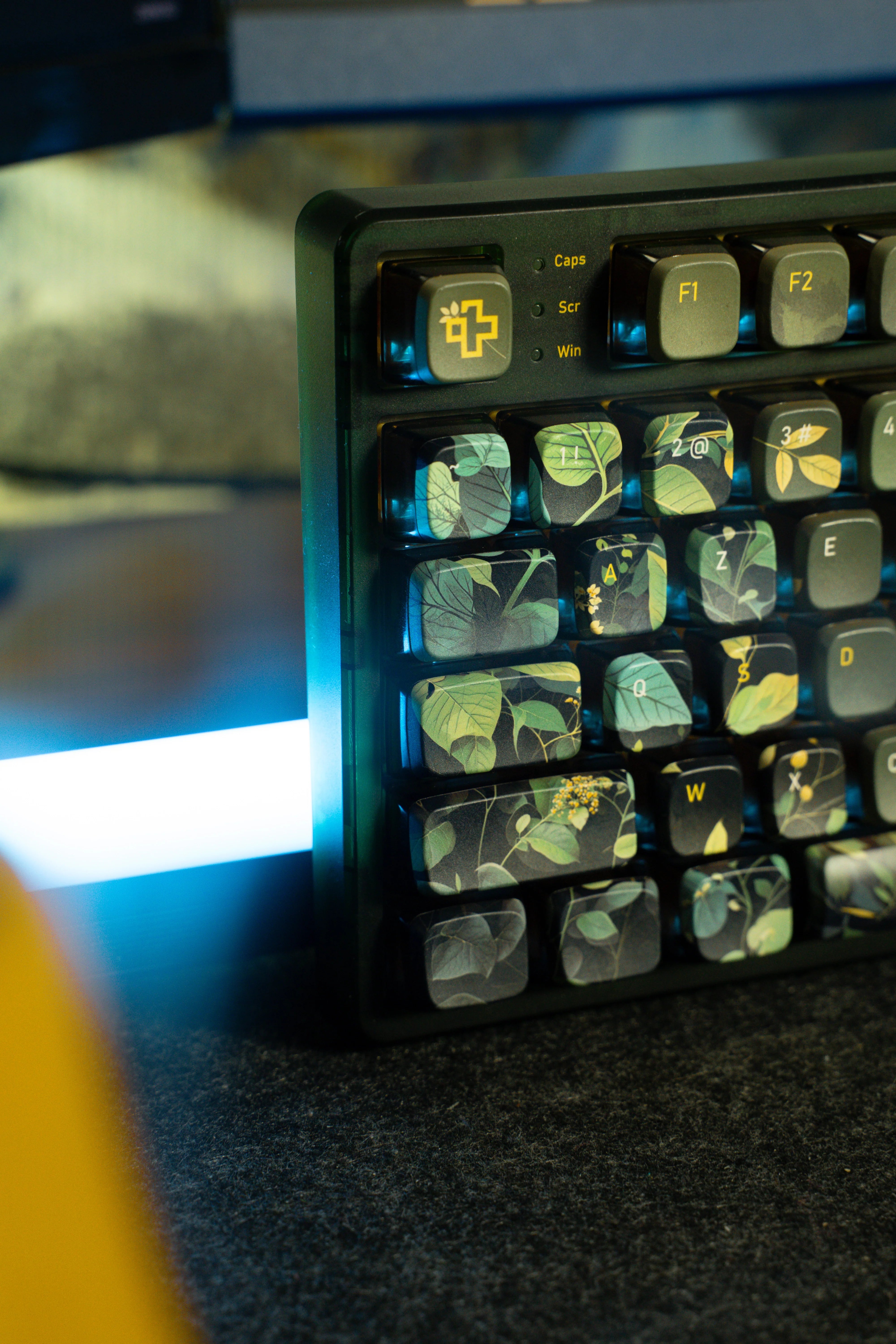 QwertyKey80 Leaf Bluetooth Wireless Hotswap RGB QMK/VIA Gasket Mounted Mechanical Gaming Keyboard with Screen