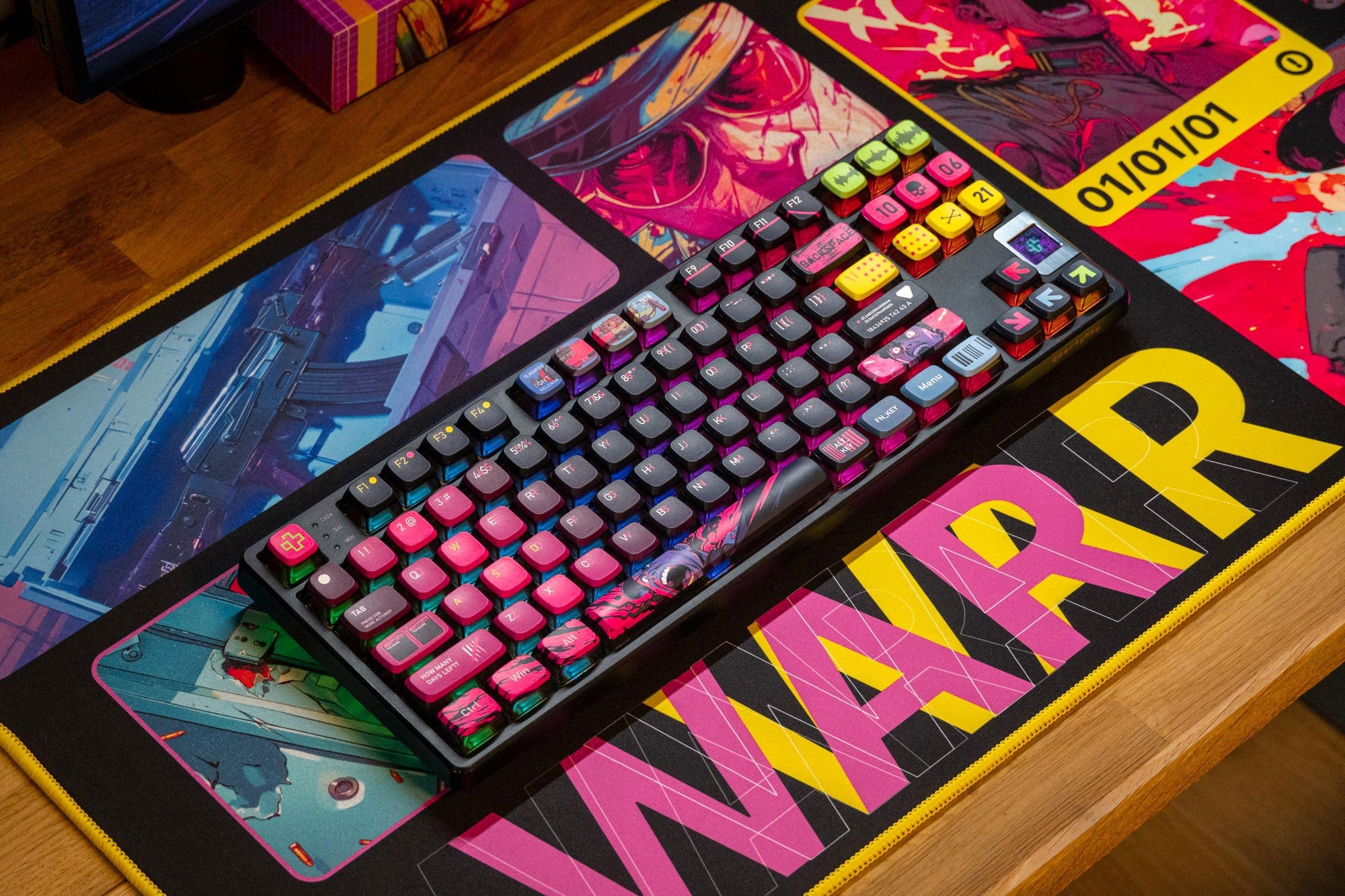 QwertyKey80 War Bluetooth Wireless Hotswap RGB QMK/VIA Gasket Mounted Mechanical Gaming Keyboard with Screen