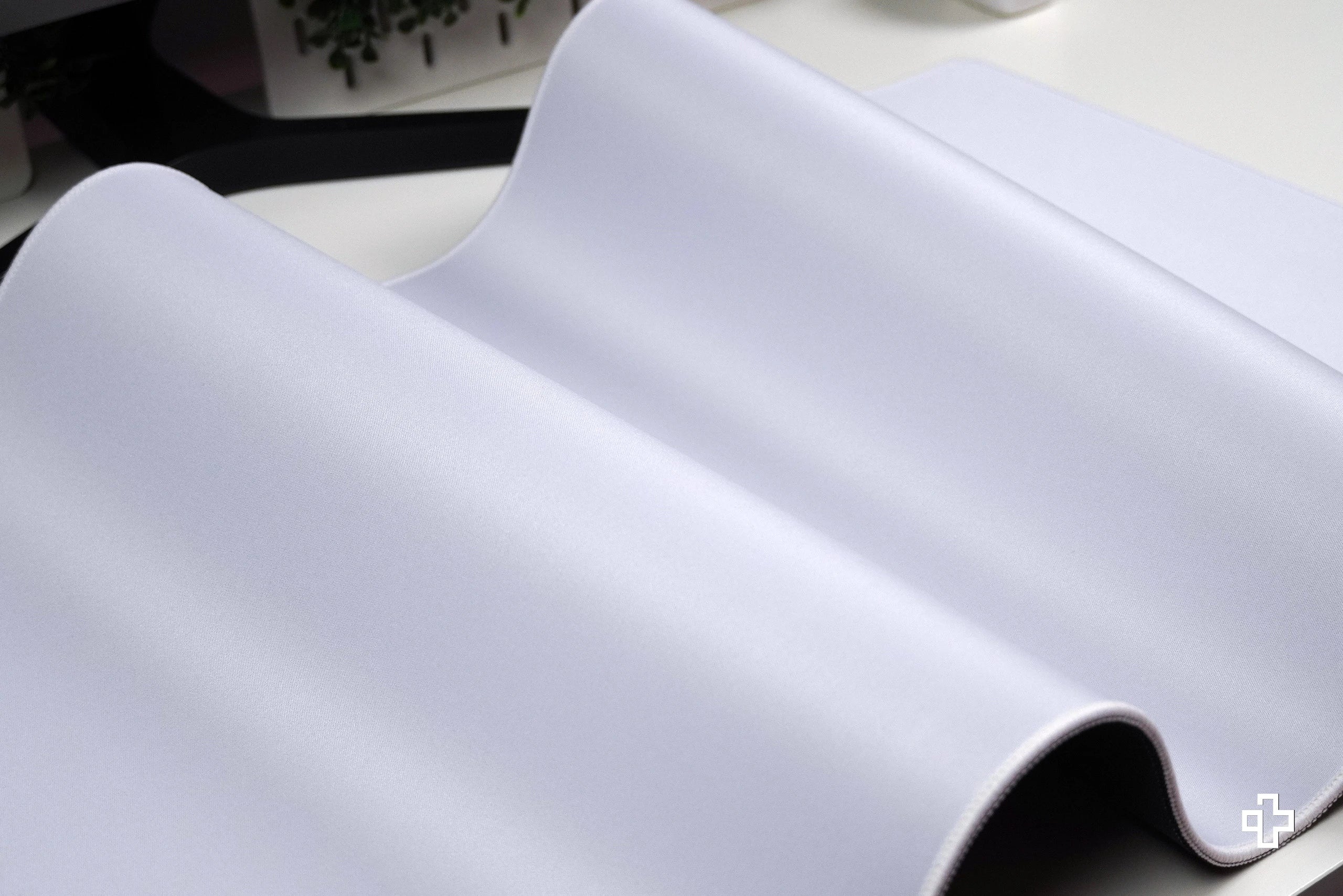 QwertyKey White Classic Plain Deskmat 4mm Stitched Edges