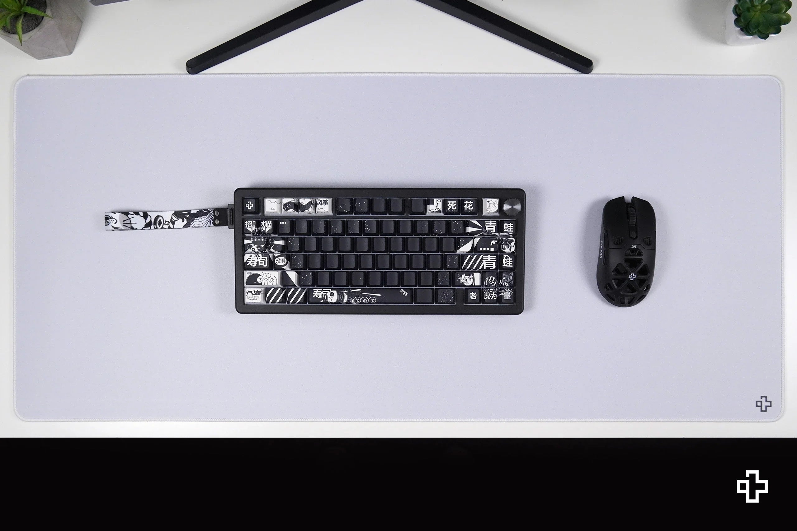 QwertyKey White Classic Plain Deskmat 4mm Stitched Edges