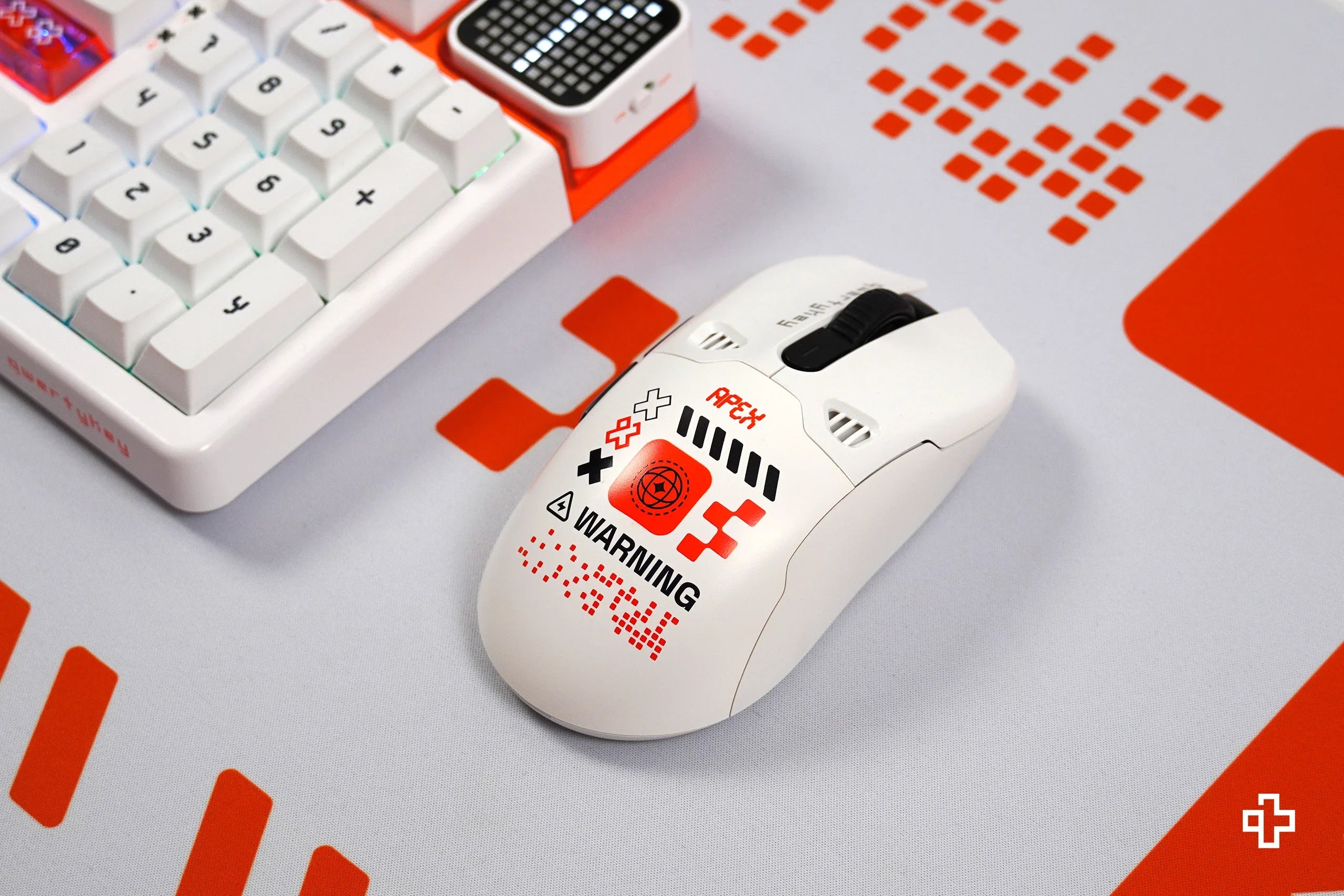 QKM1 Apex White Mouse Cover