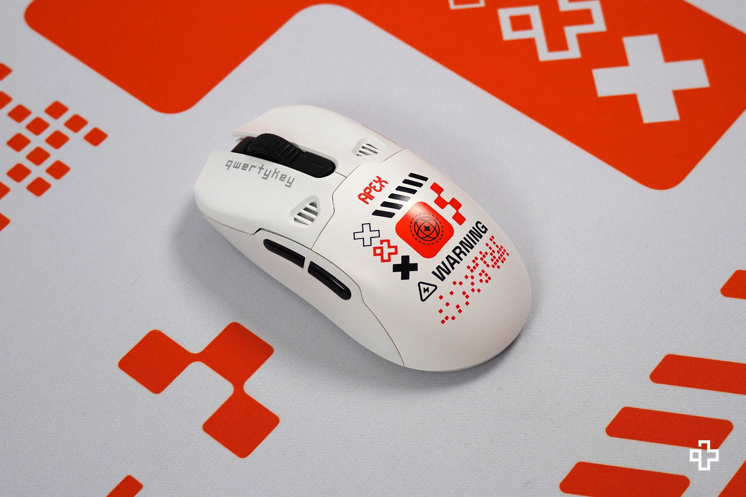 QKM1 Apex White Mouse Cover