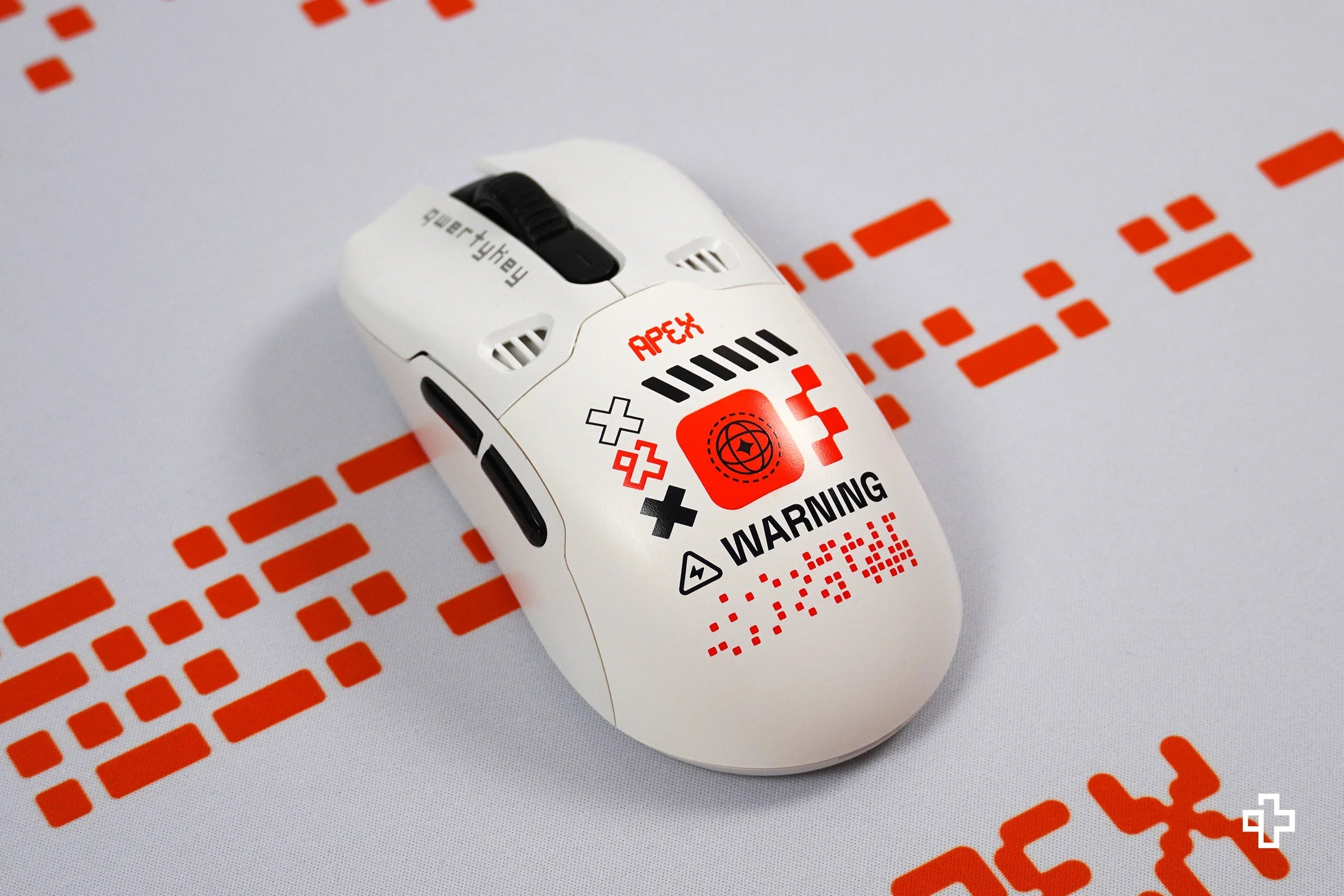 QKM1 Apex White Mouse Cover