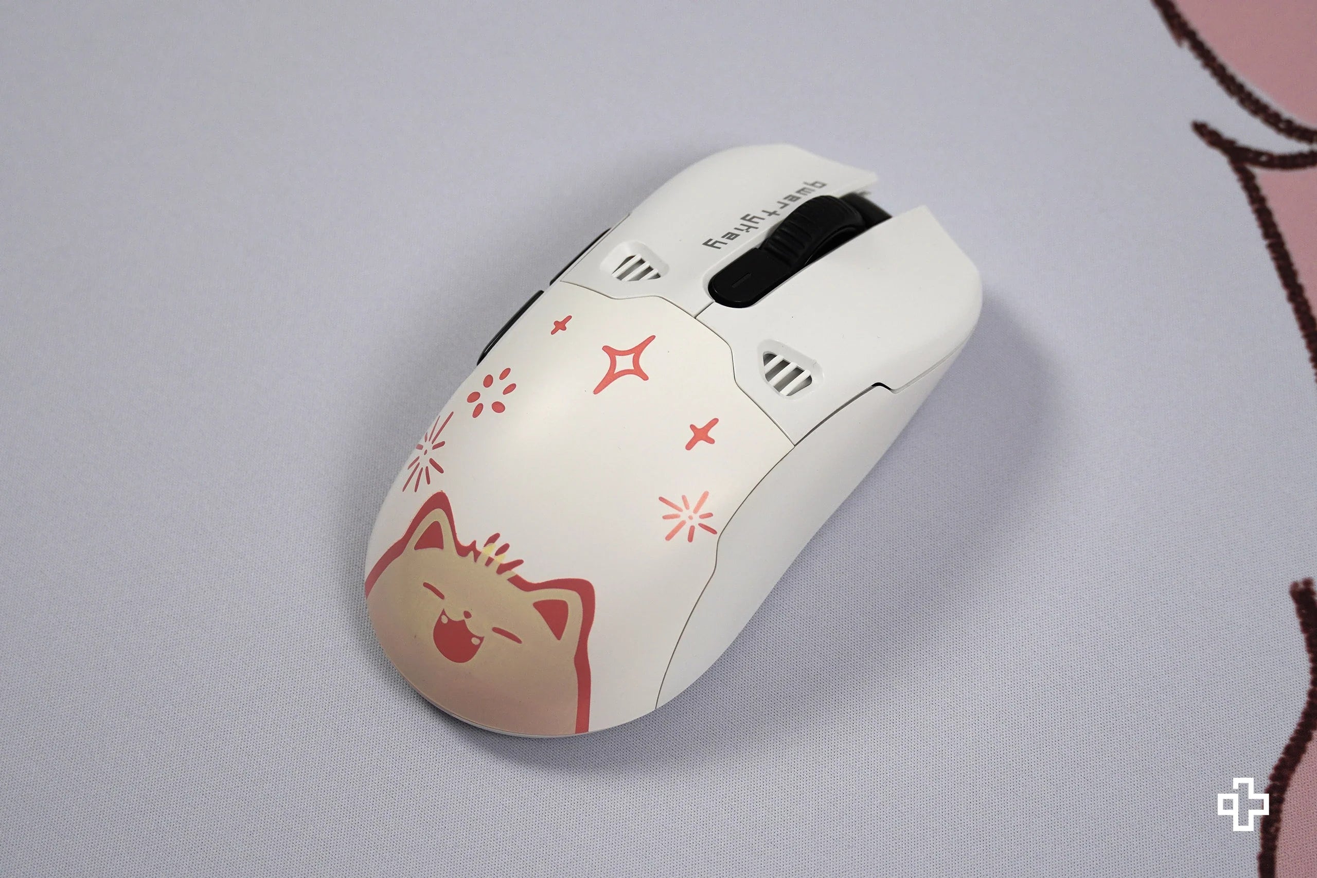 QKM1 Bliss White Mouse Cover