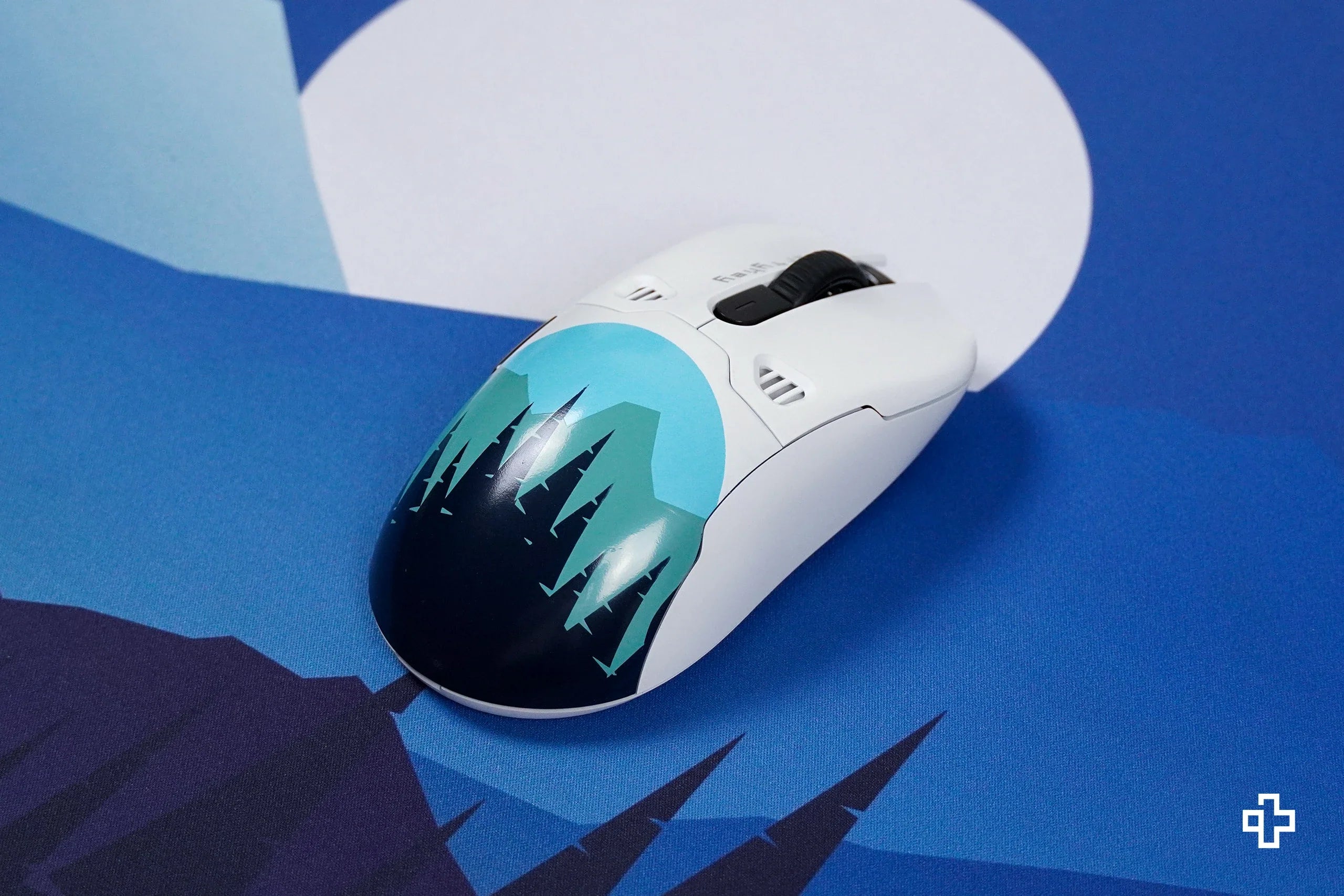 QKM1 Carpathian White Mouse Cover