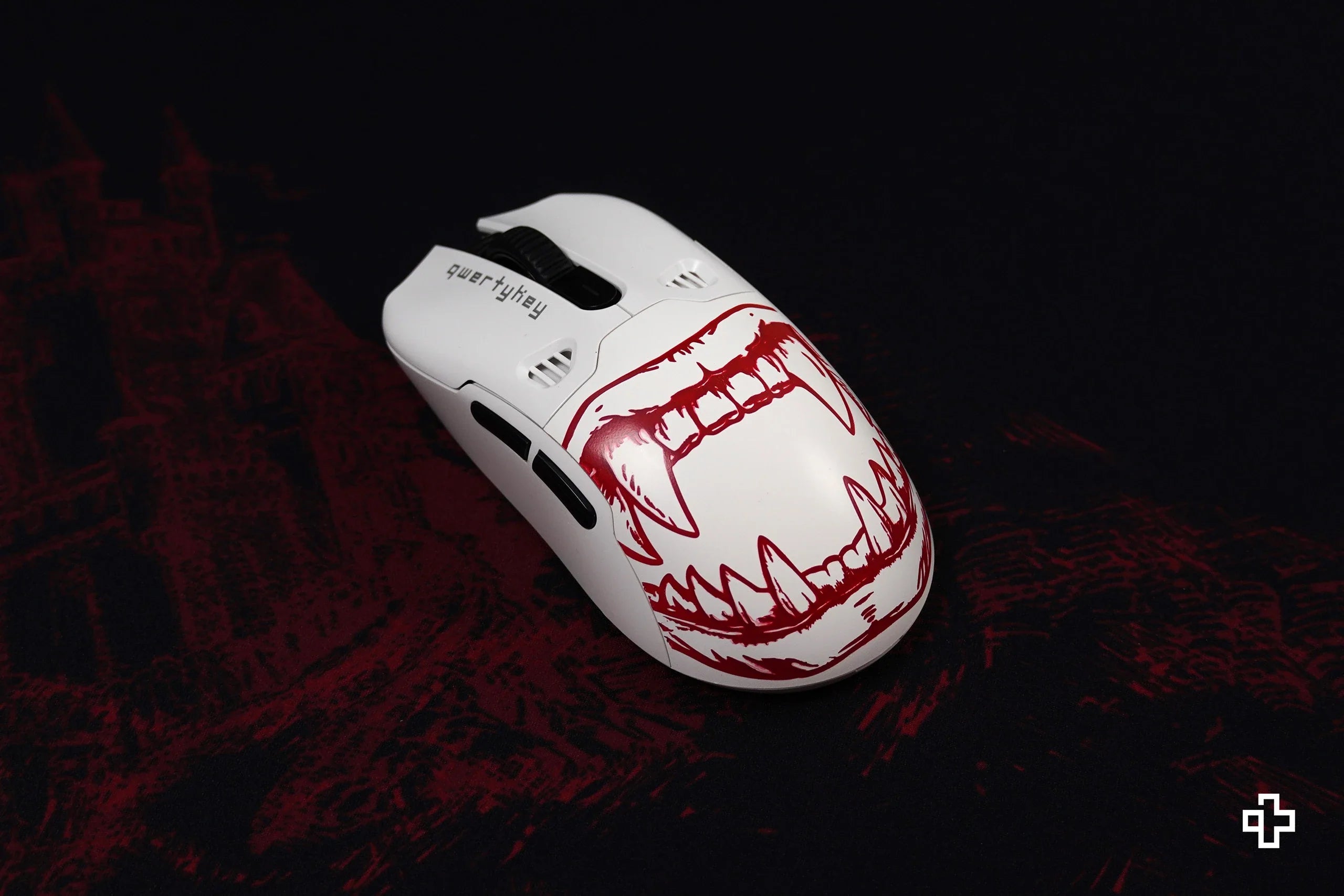 QKM1 Dracula White Mouse Cover