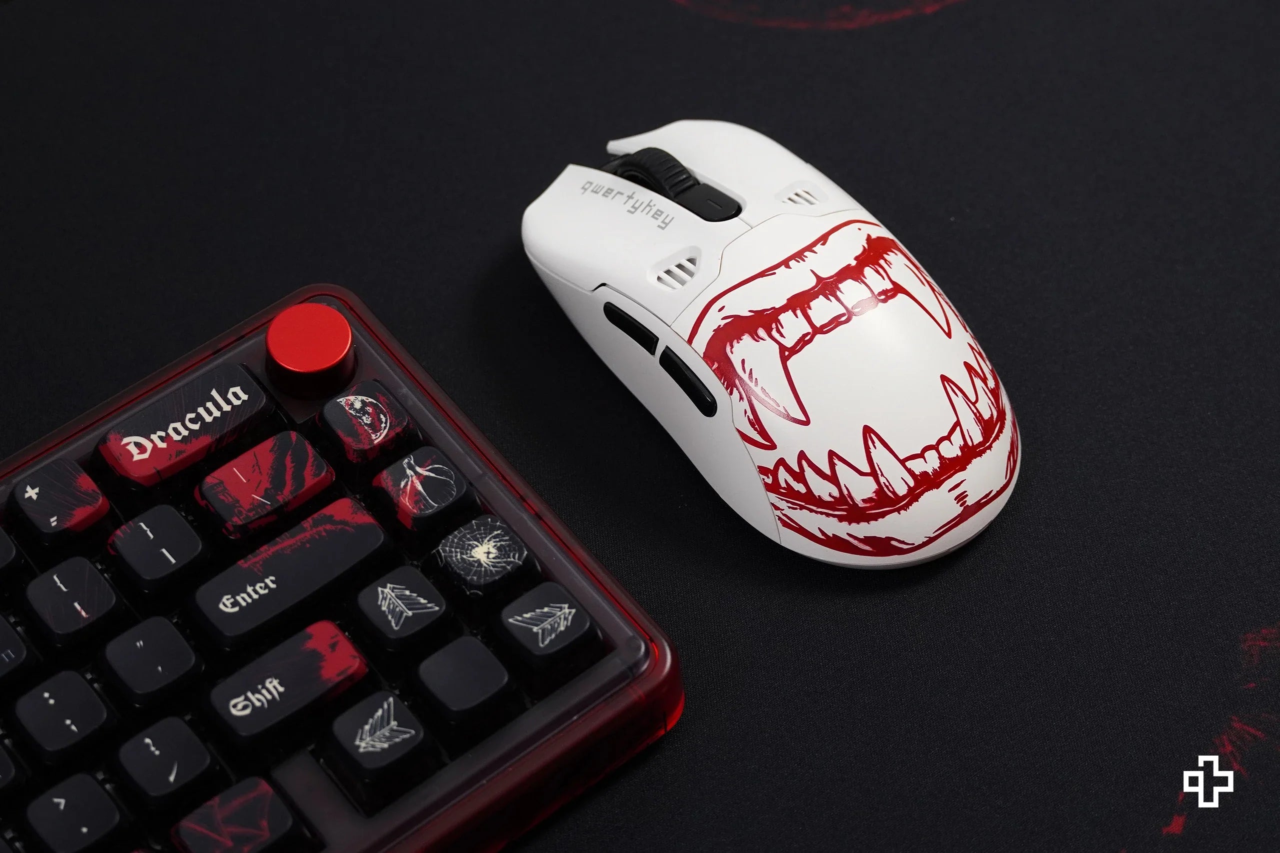 QKM1 Dracula White Mouse Cover
